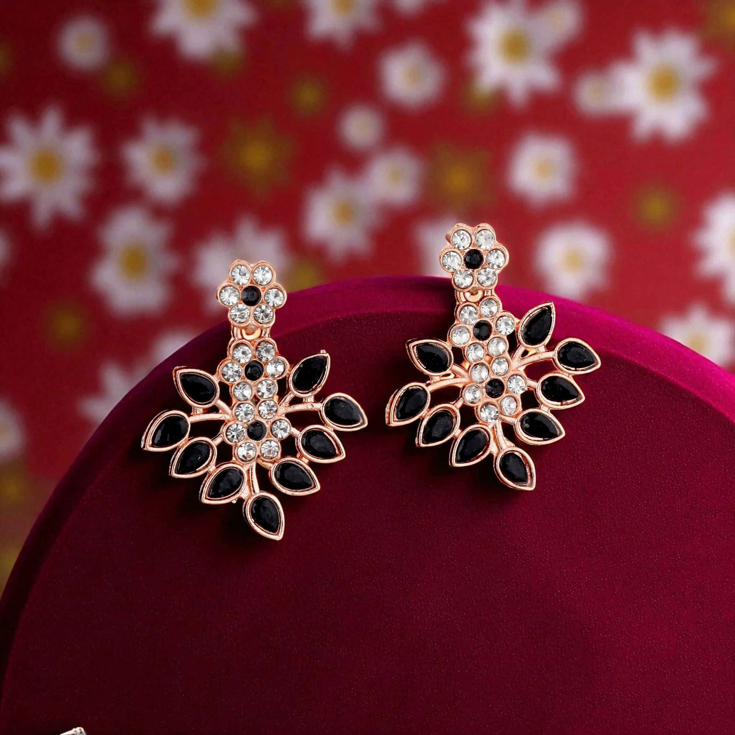 Chic Rose Gold-Toned Floral & Black Leaf Necklace Set - Image 4
