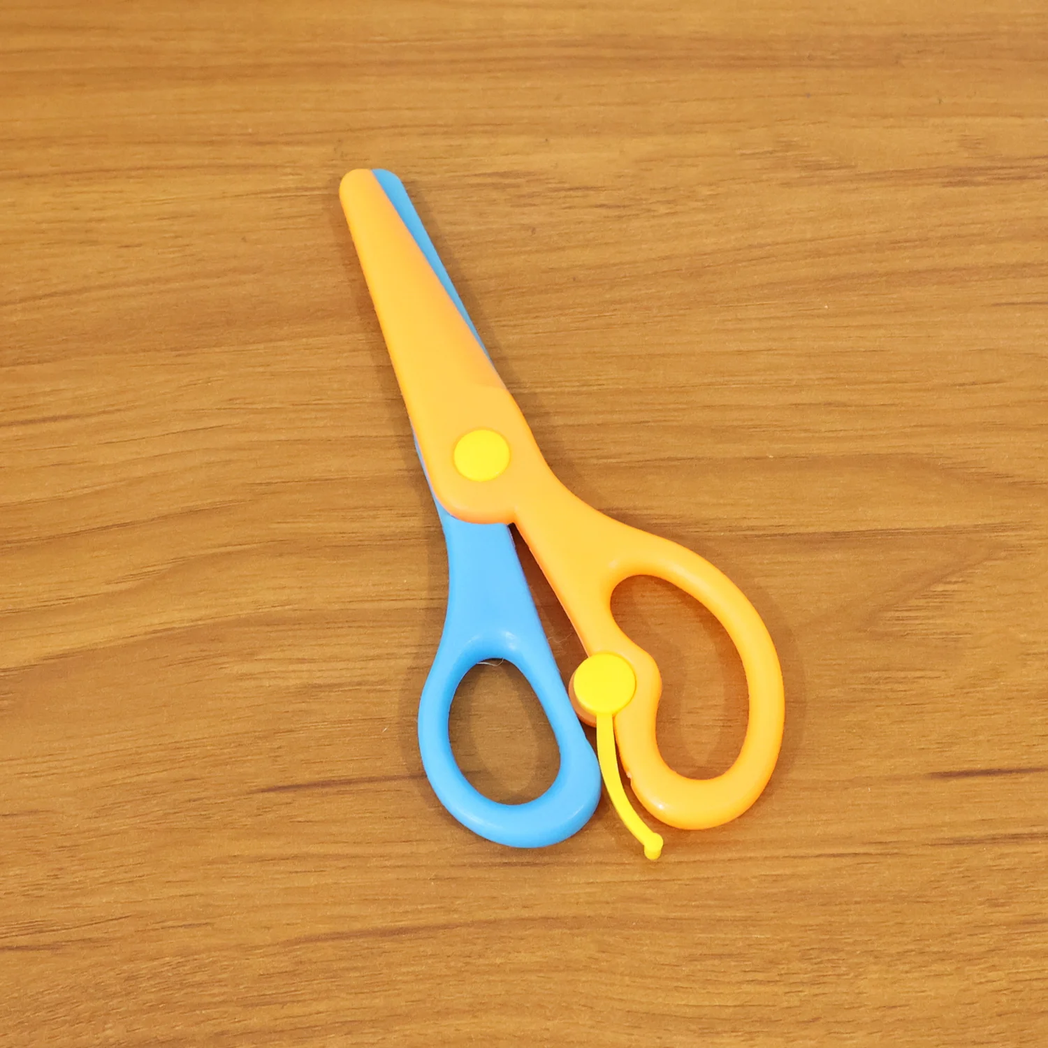 Child-Safe Plastic Safety Scissors for Kids (1 Pc)-01 - Image 9