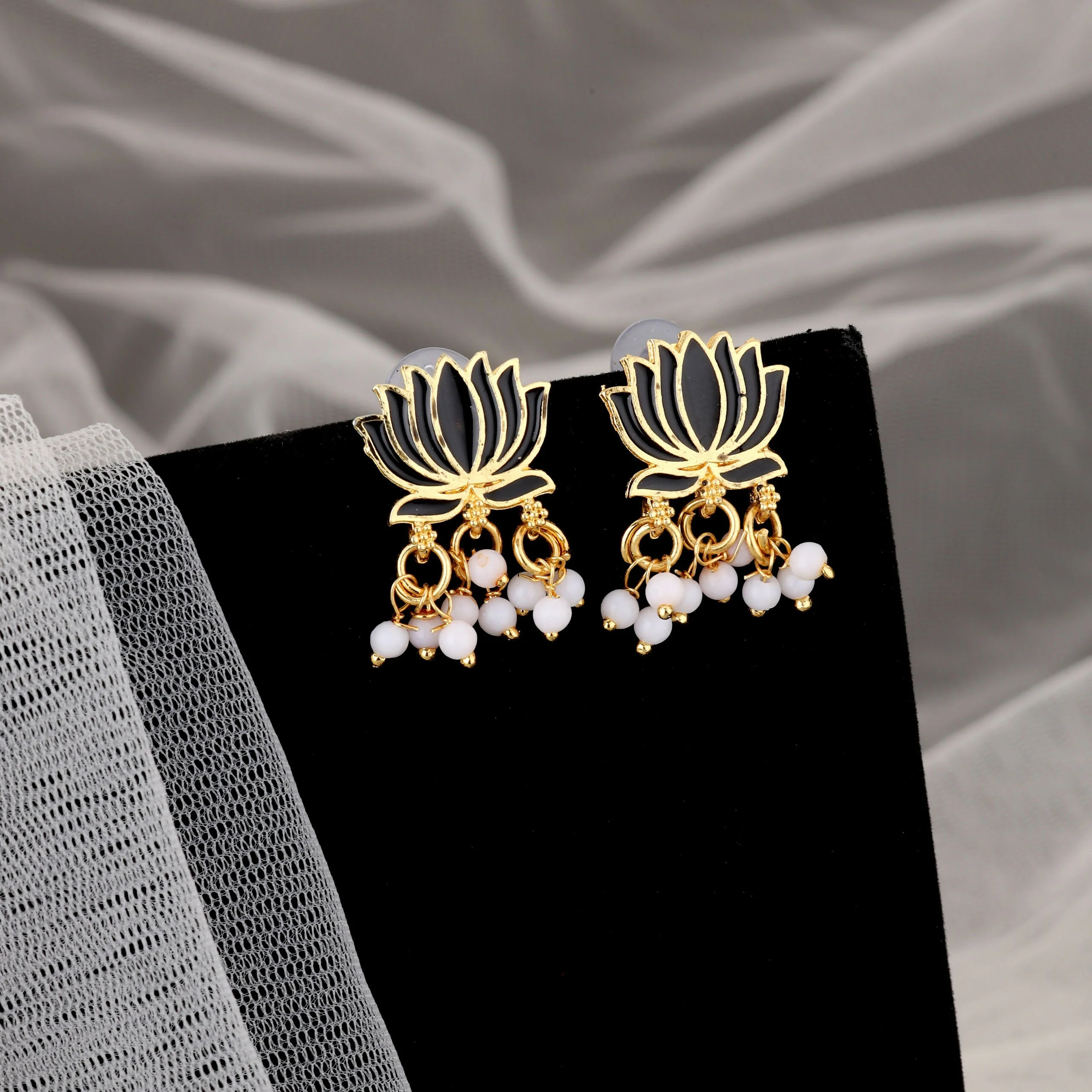 Classic Gold-Toned Pearl Cluster Choker Set - Image 2