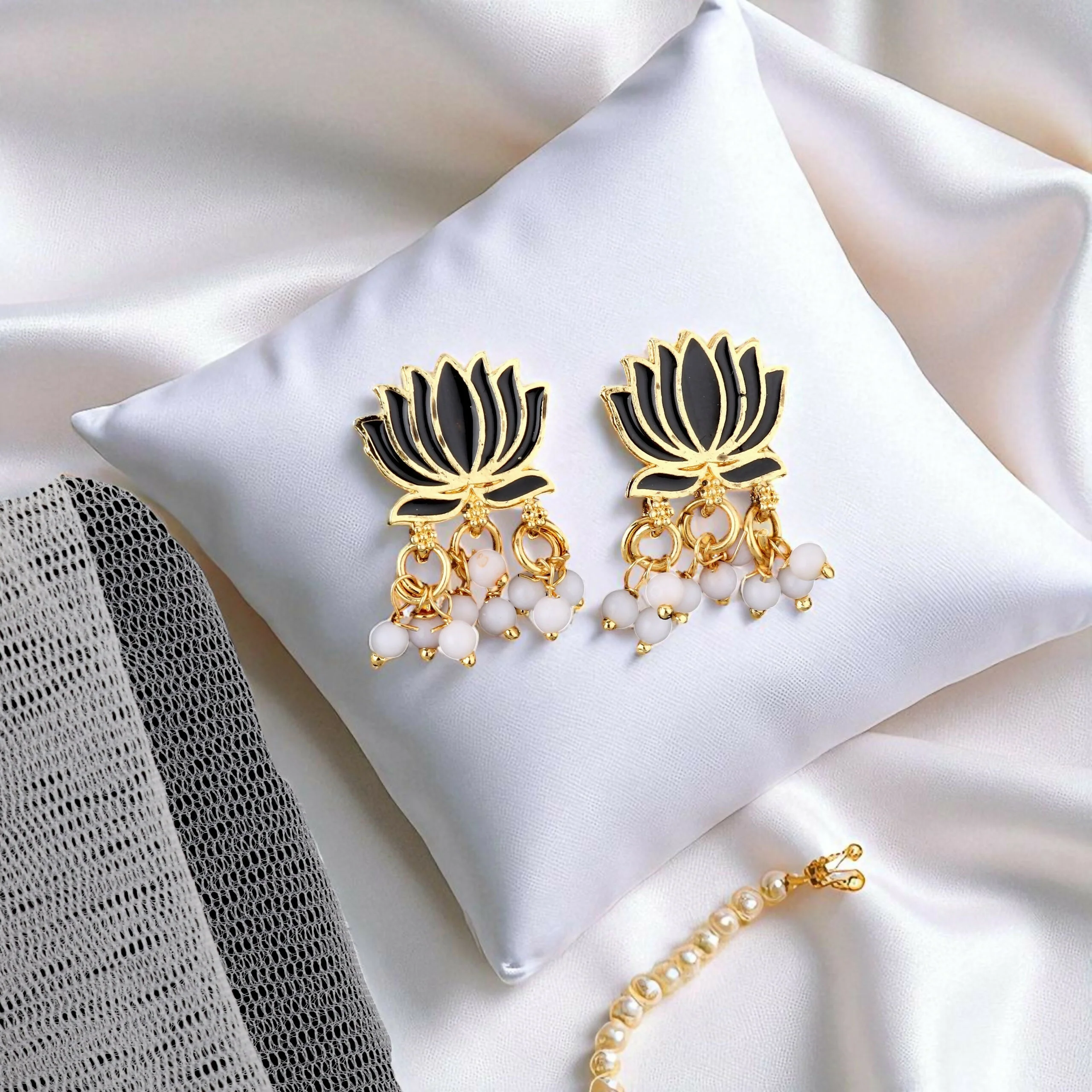 Classic Gold-Toned Pearl Cluster Choker Set - Image 4
