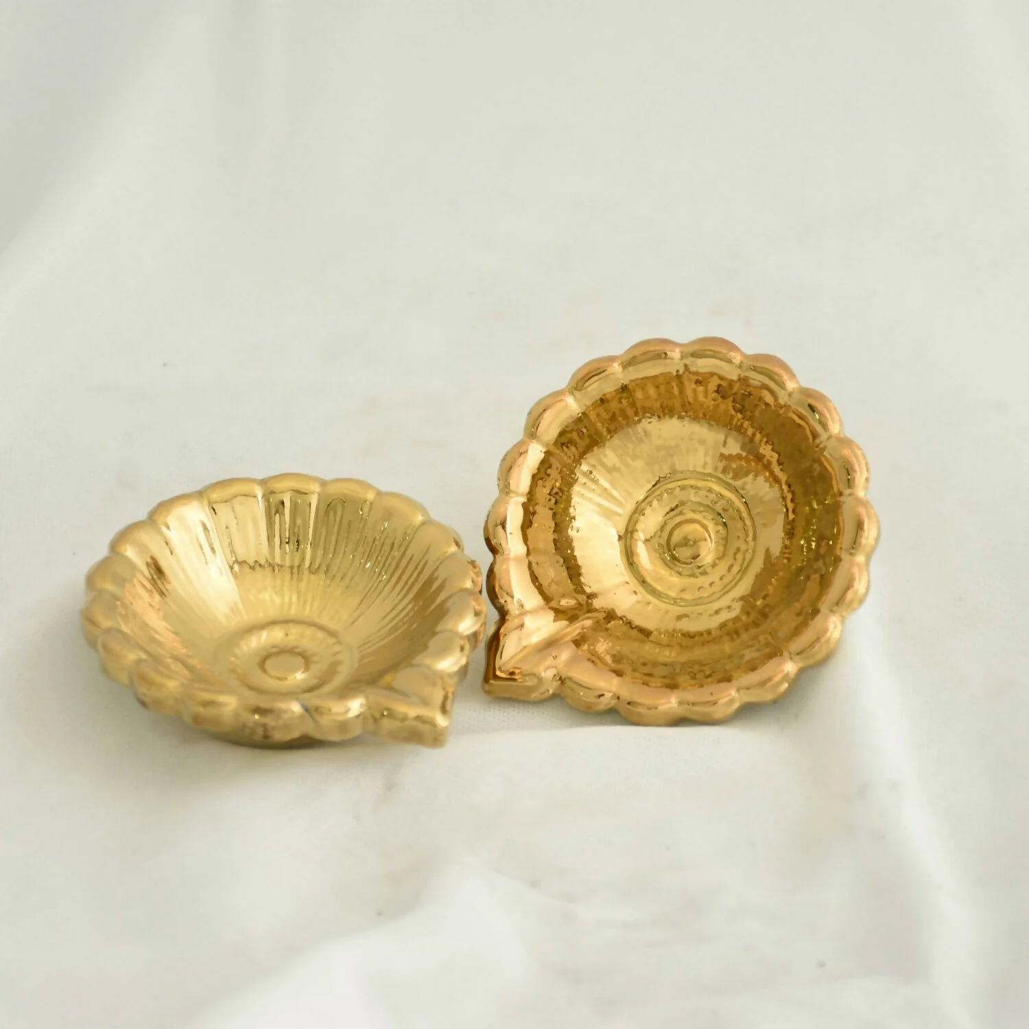Classic Round Petal Design Decorative Ceramic Diya with Gold PVD Plating & Metallic Finish (4 Pc) - Image 4