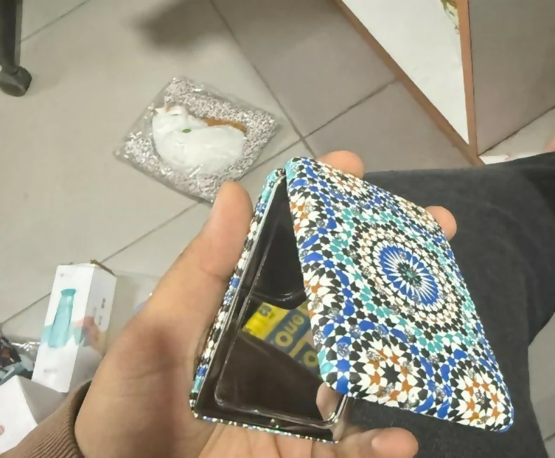 Compact Foldable Pocket Mirror with Elegant Pattern Design - Image 5