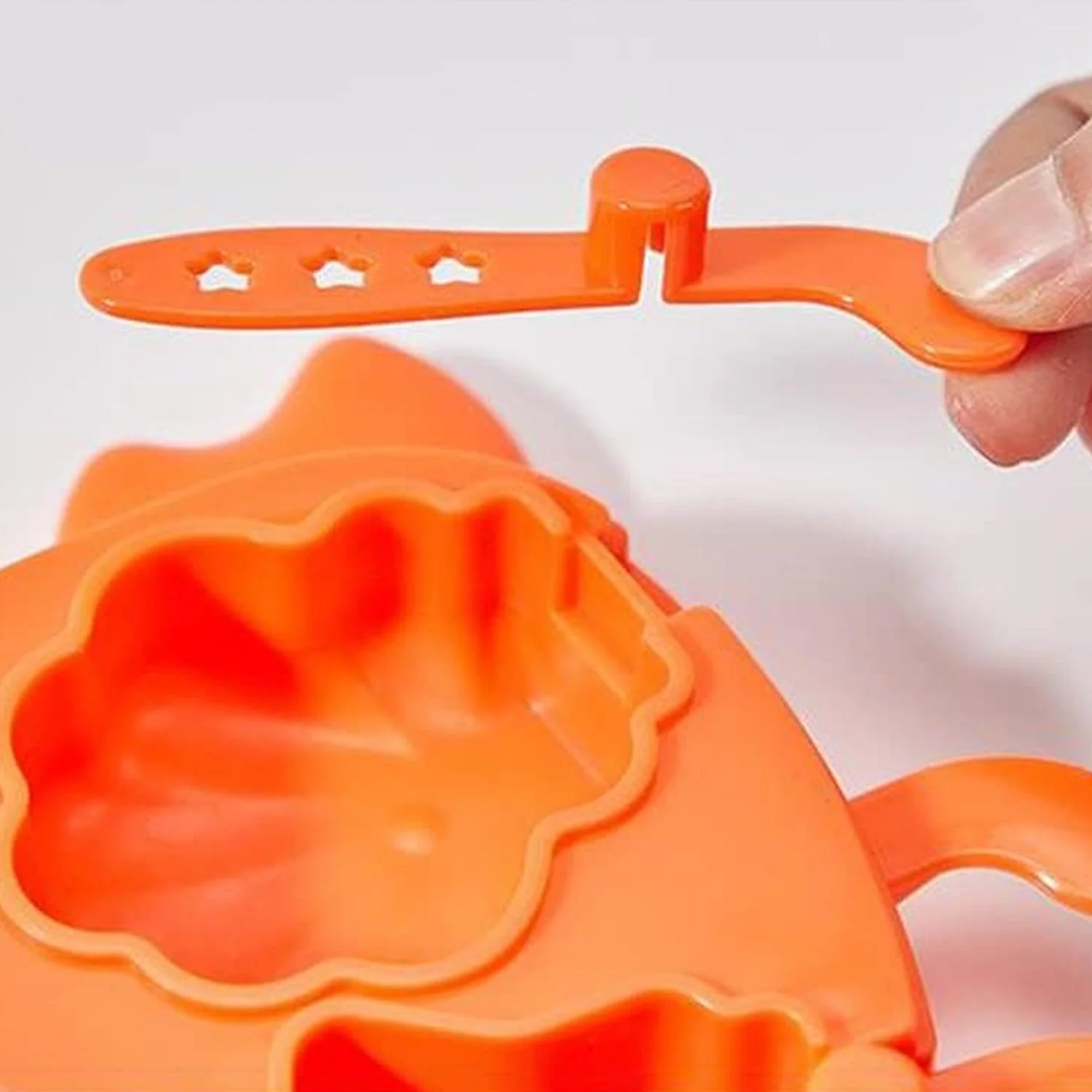 Creative Crab Shape Ice Mold Tray Silicone Ice Cube Maker Fun Cartoon Ice Tray (1 Pc) - Image 9