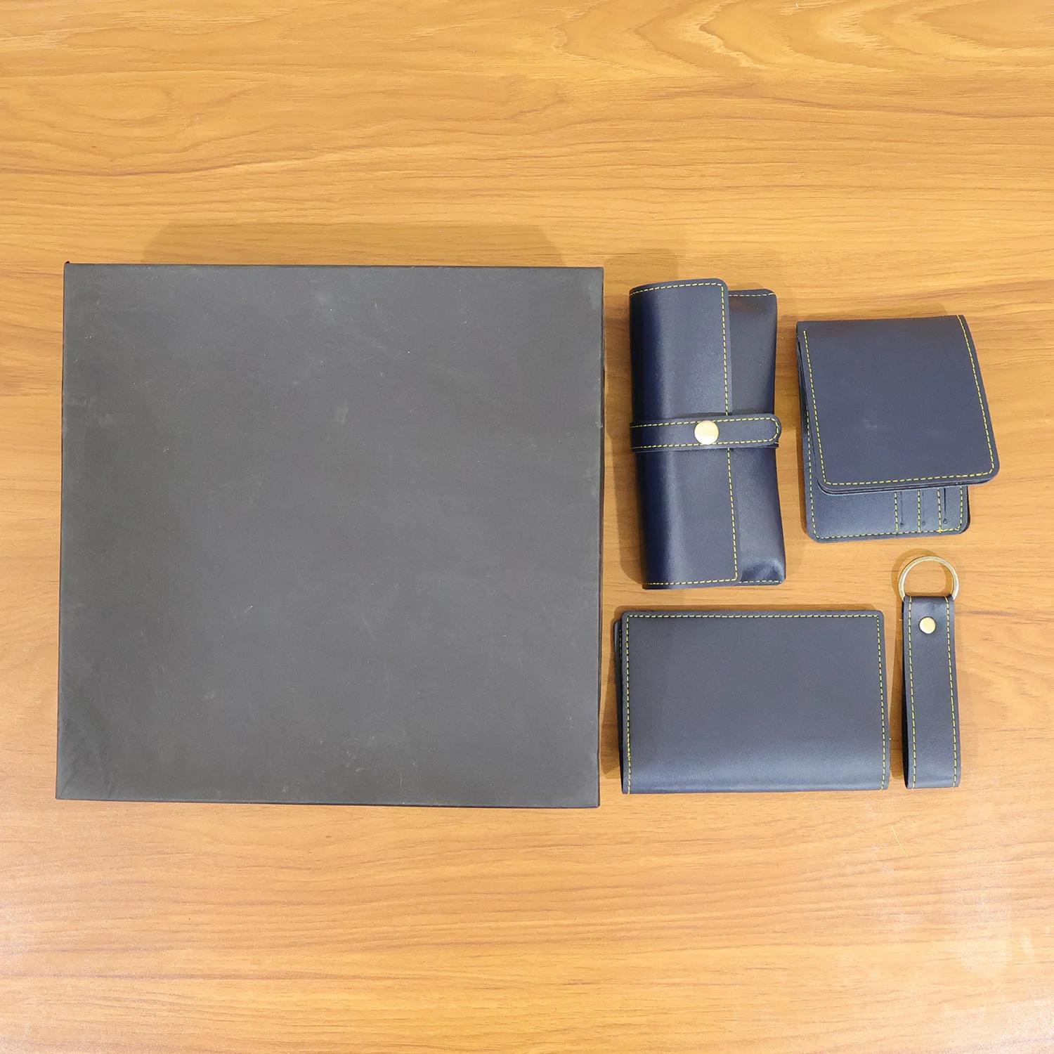 Customized 4 In 1 Premium PU Leather Wallet Gift Set for Men (4 Pc Set) - Image 8