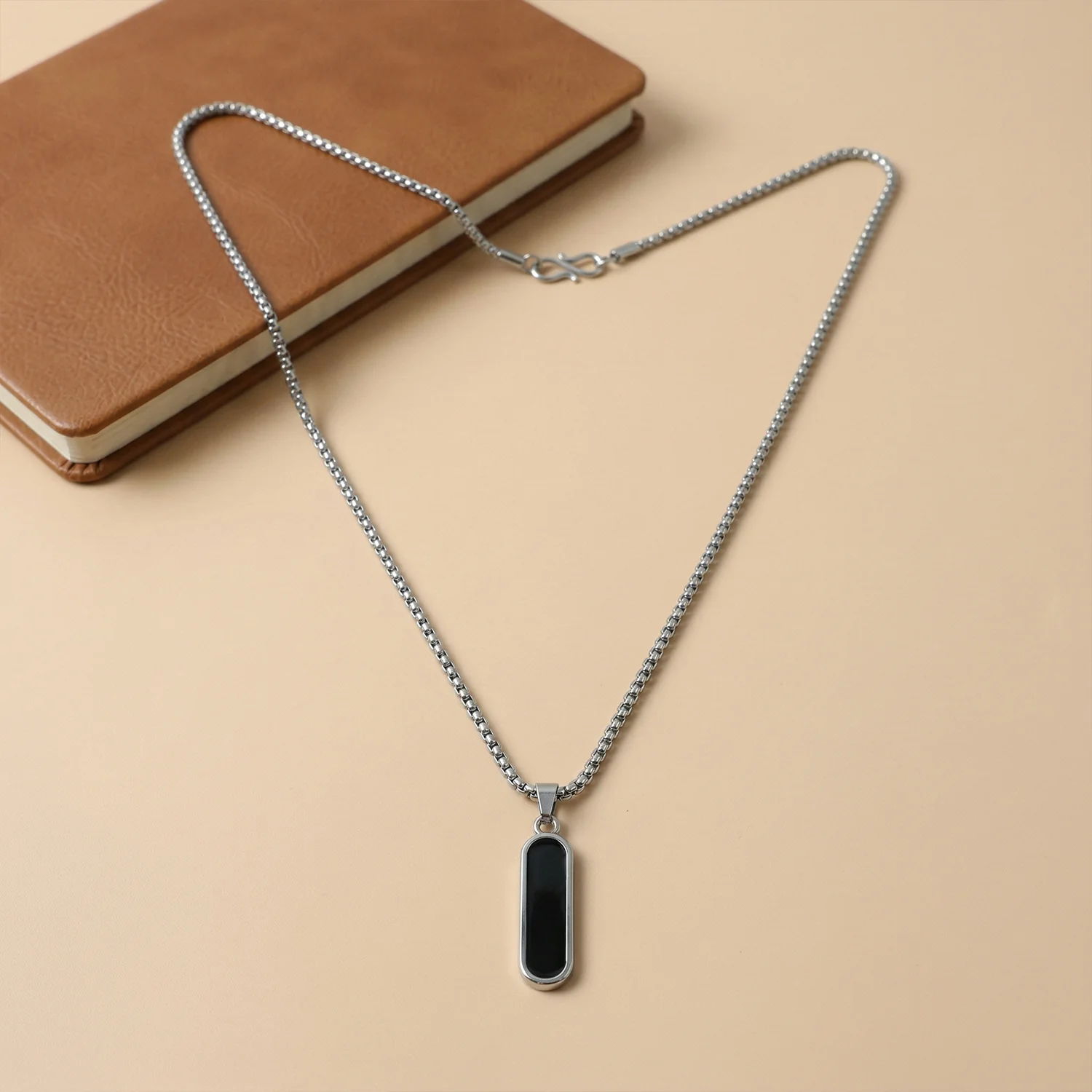 Customize Elegant Metal Pendant Locket Necklace with Box - Image 7