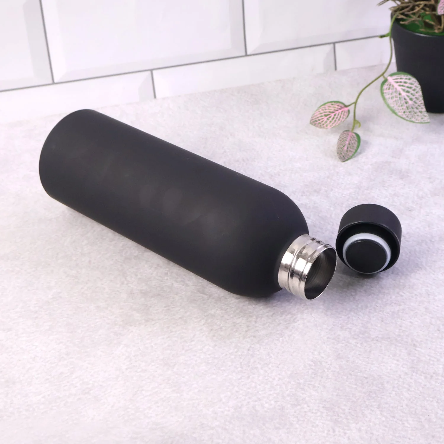 Customize Stainless Steel Double Wall Vacuum-Insulated Drink Water (Black / 500 ML Approx) - Image 4