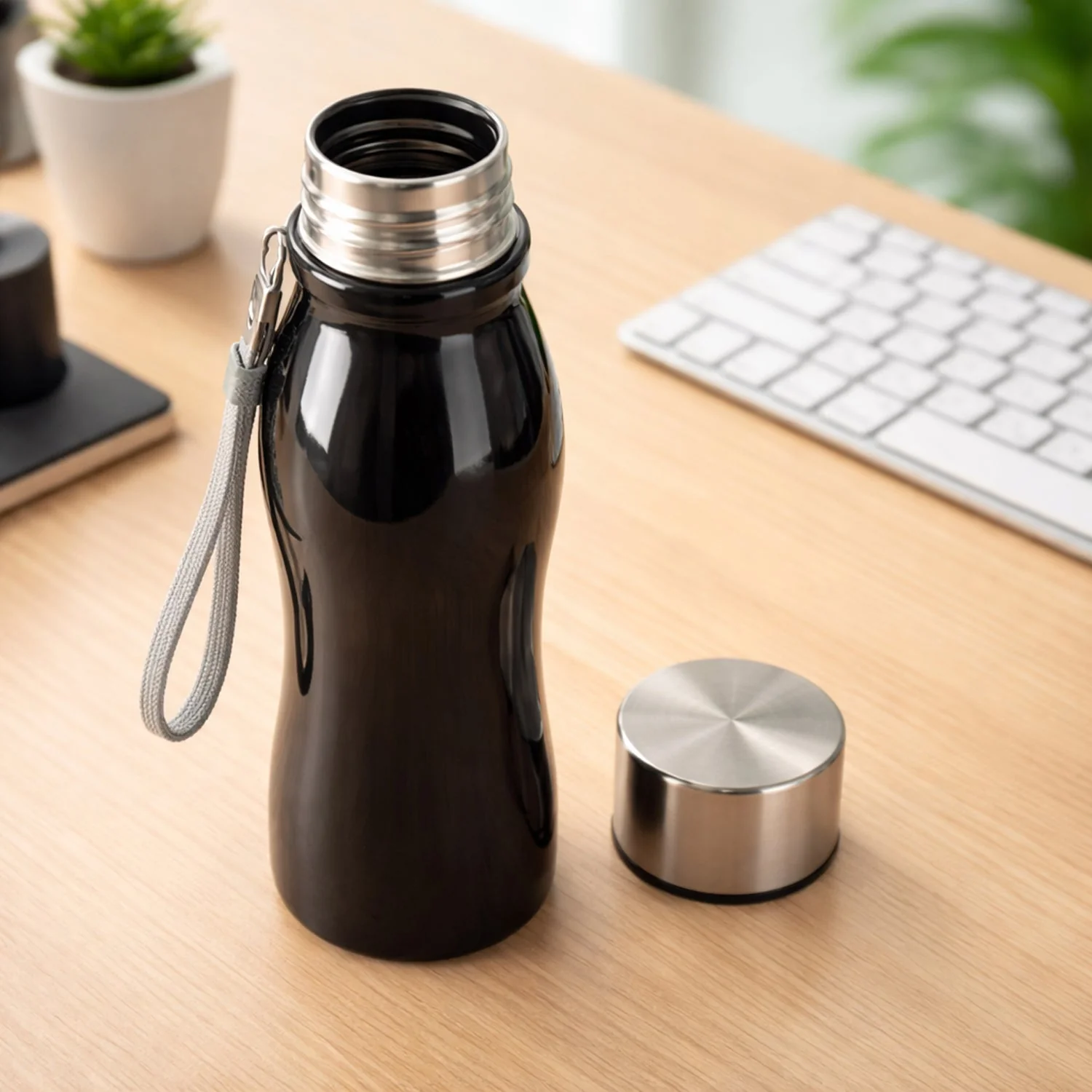 Customize Stainless Steel Water Bottle with Carry Strap 600 ML - Image 4