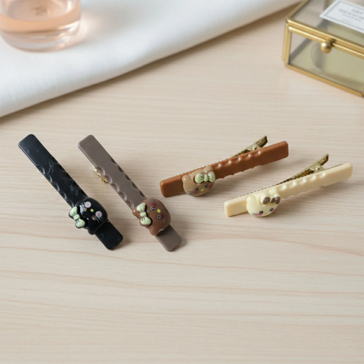 Cute Cartoon Cat Design Hair Clips Set (4 Pc) - Image 7