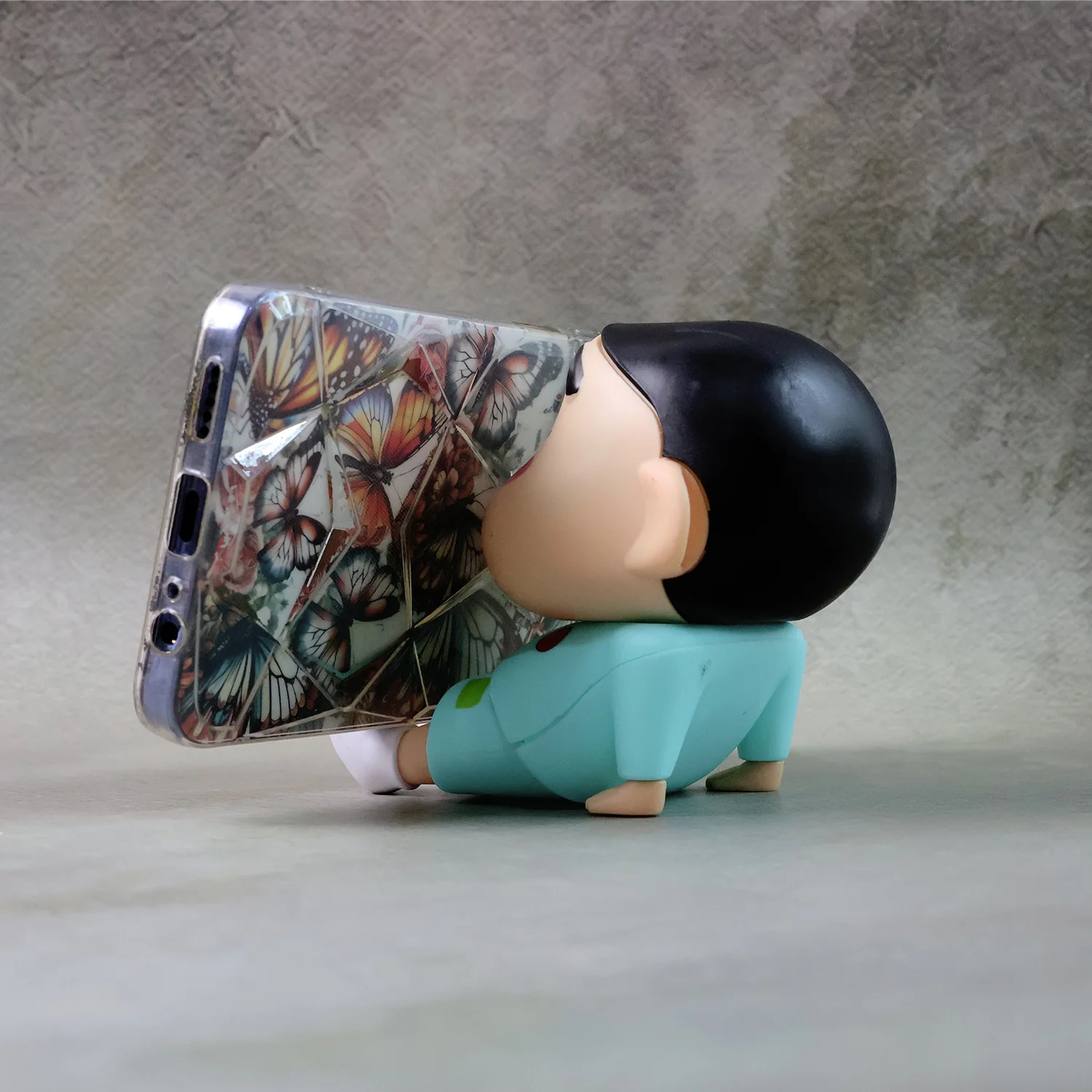 Cute Cartoon Figurine Mobile Phone Stand - (1 Pc) - Image 4