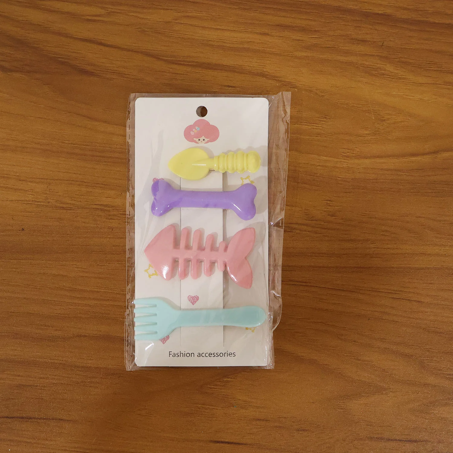 Cute Cartoon Shape Hair Clips (4 Pc) - Image 8