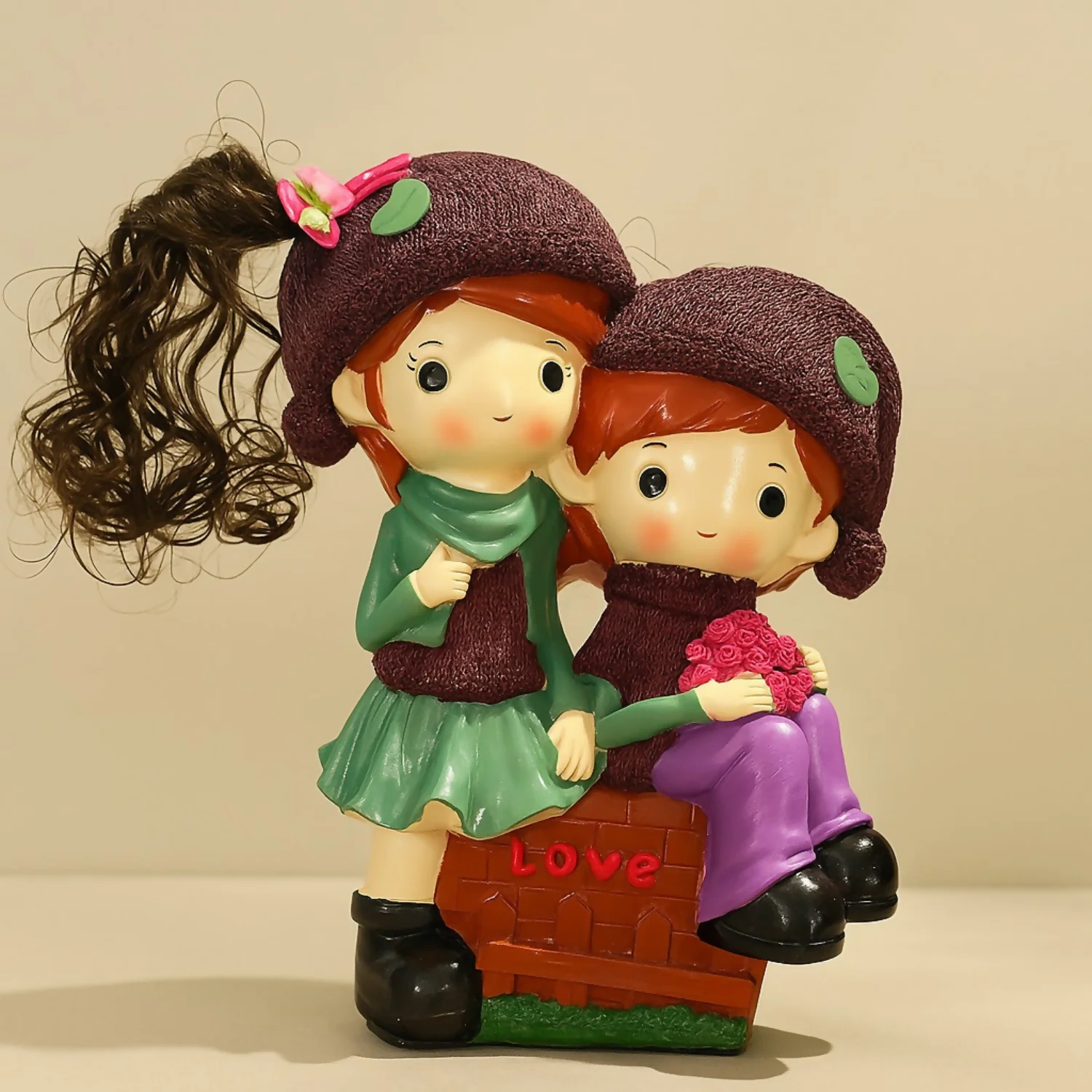 Cute Couple Love Showpiece Figurine for Home Decor Gift and Piggy Bank - Image 2