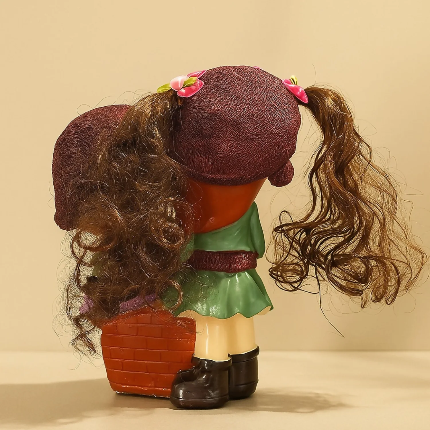 Cute Couple Love Showpiece Figurine for Home Decor Gift and Piggy Bank - Image 3