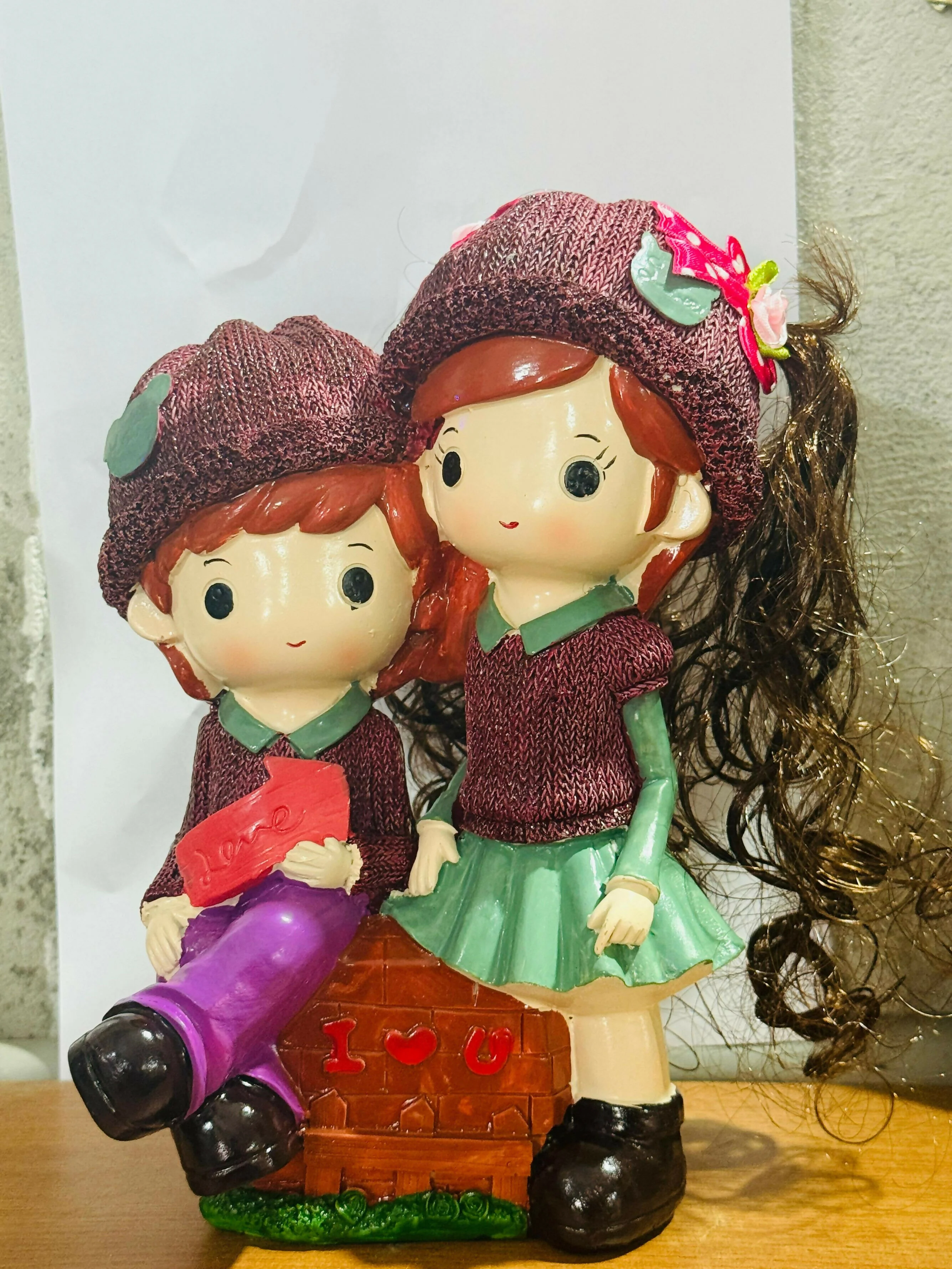Cute Couple Love Showpiece Figurine for Home Decor Gift and Piggy Bank - Image 5