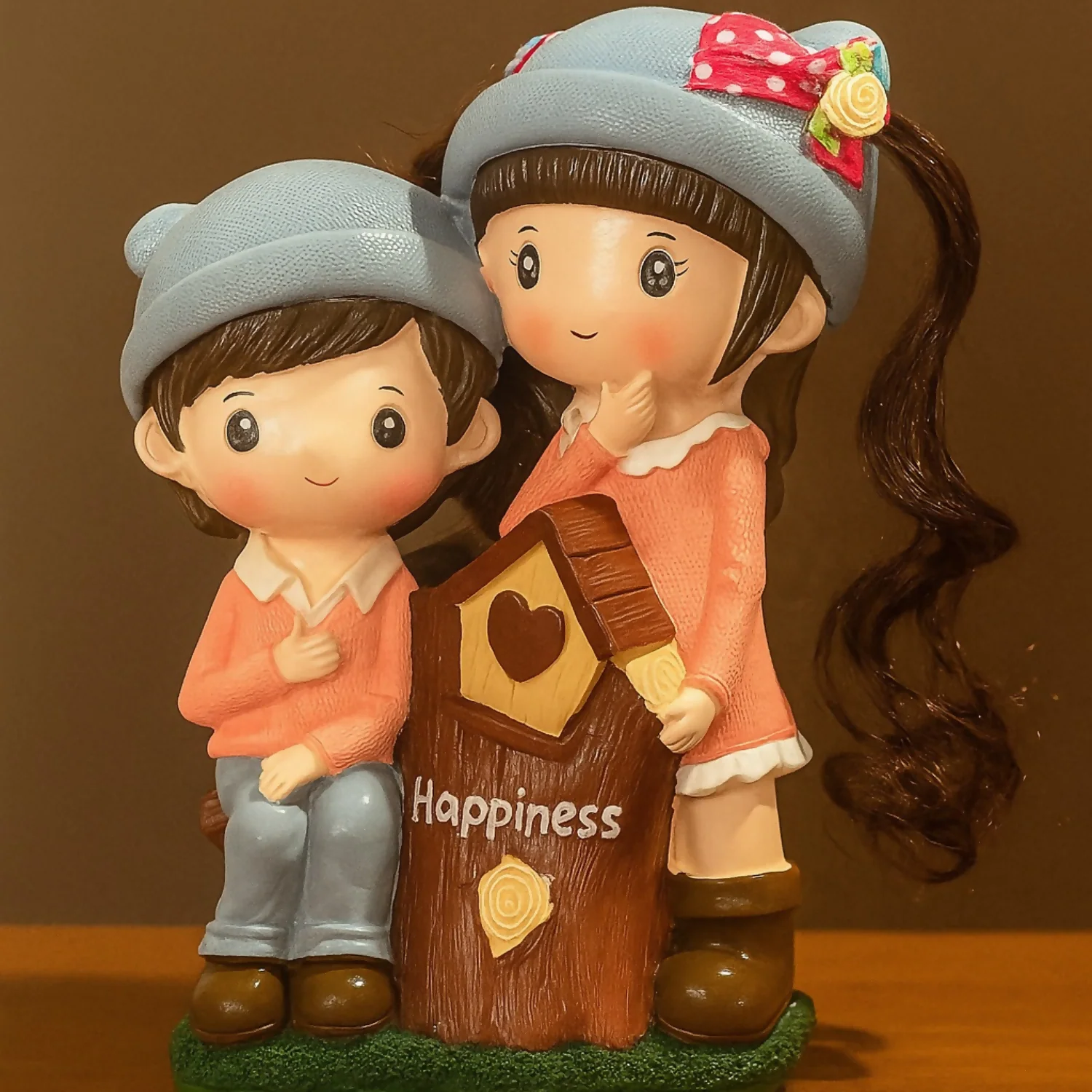 Cute Couple Piggy Bank Statue with Coin Slot | Decorative Savings Bank for Kids & Gifts - Image 2