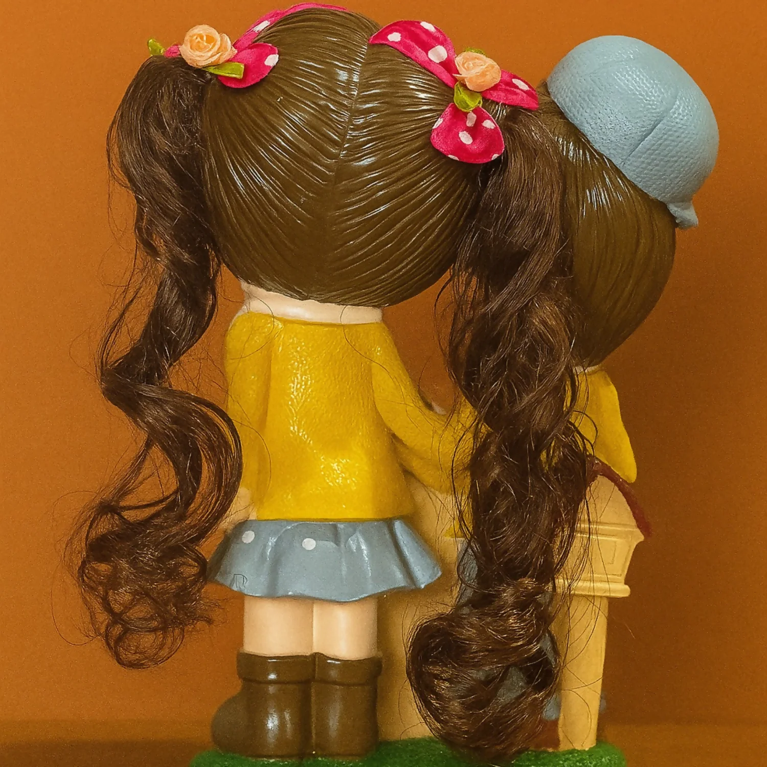 Cute Couple Piggy Bank Statue with Coin Slot | Decorative Savings Bank for Kids & Gifts - Image 3