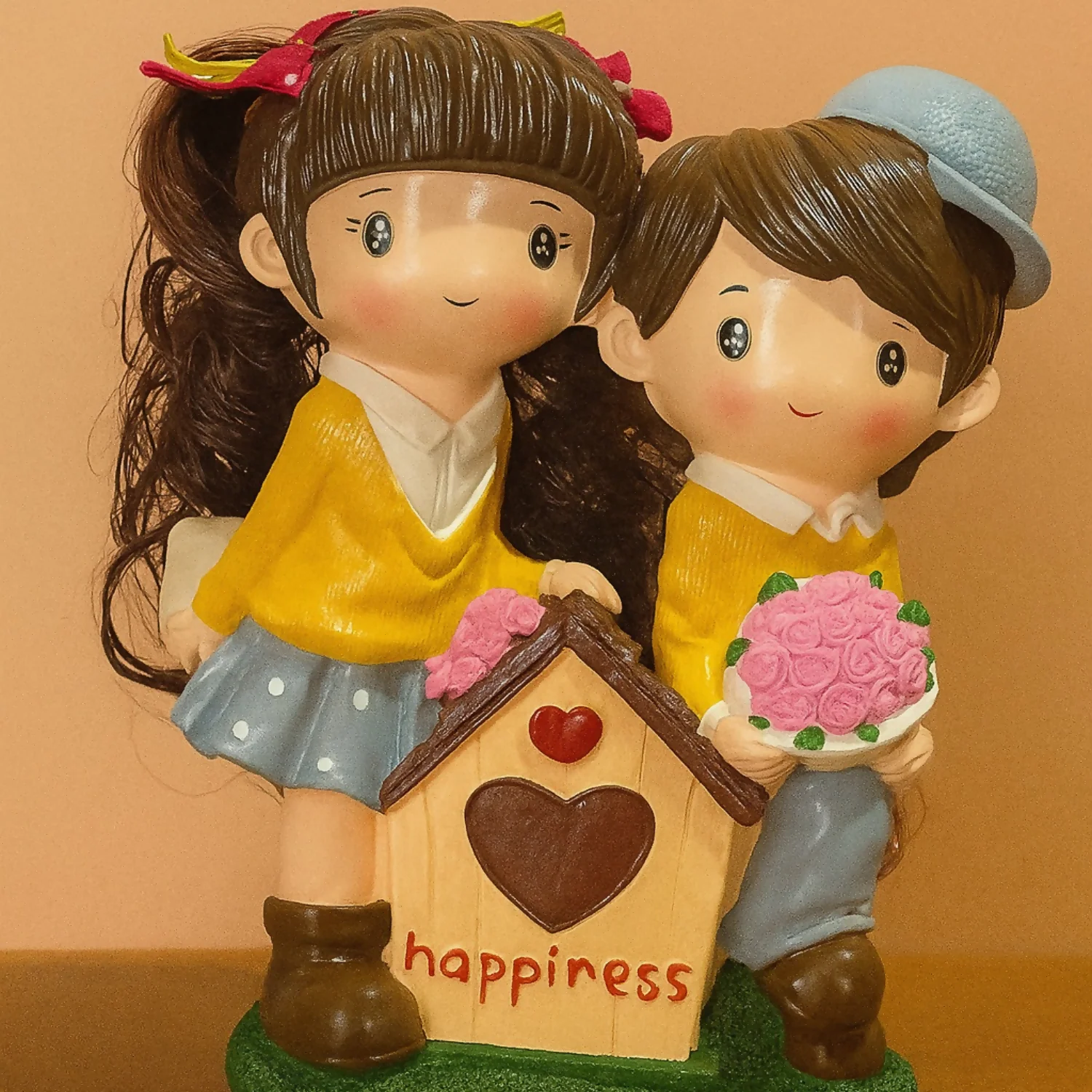 Cute Couple Piggy Bank Statue with Coin Slot | Decorative Savings Bank for Kids & Gifts - Image 4