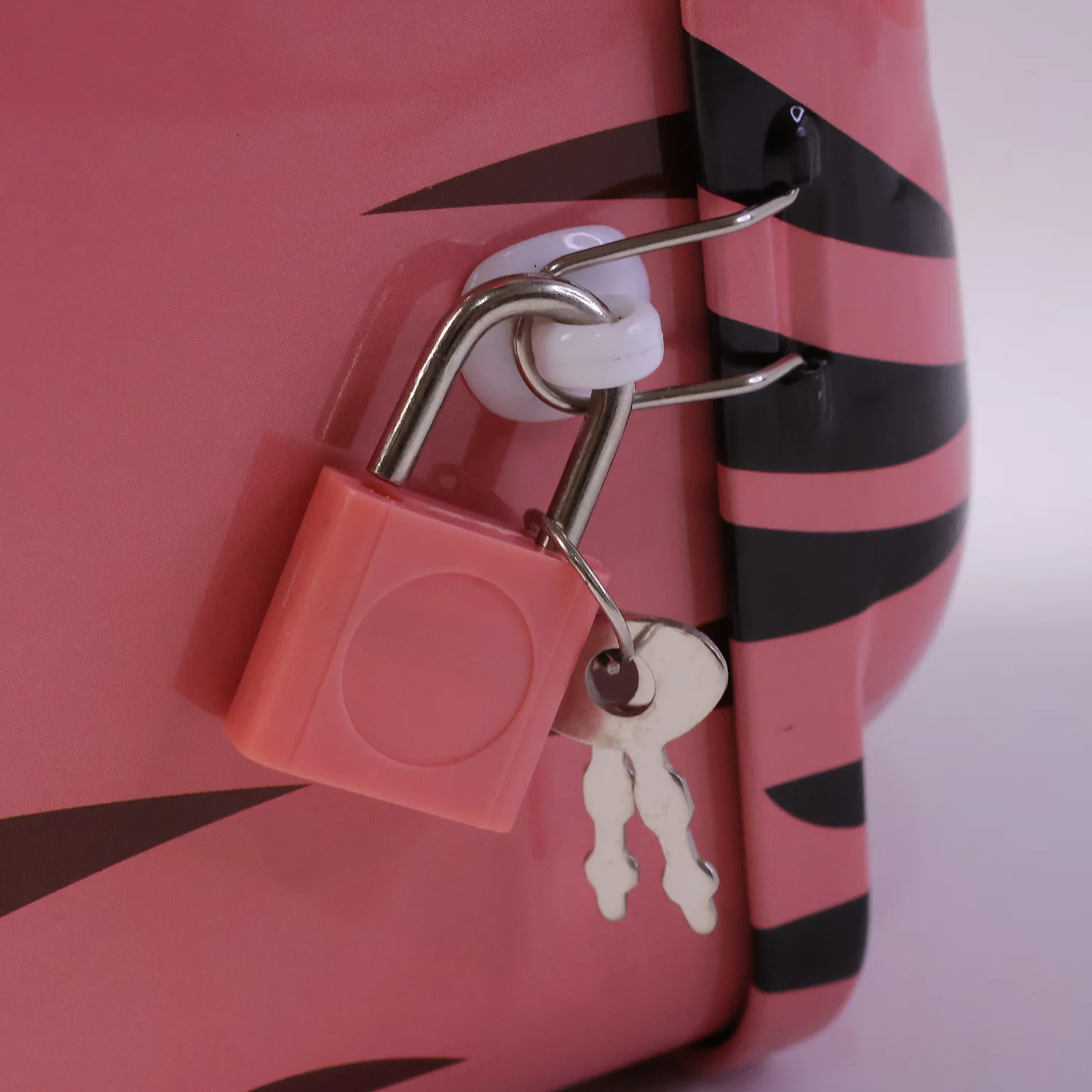 Cute Design Metal Piggy Bank with Lock and Key (1 Pc, Mix Design) - Image 7