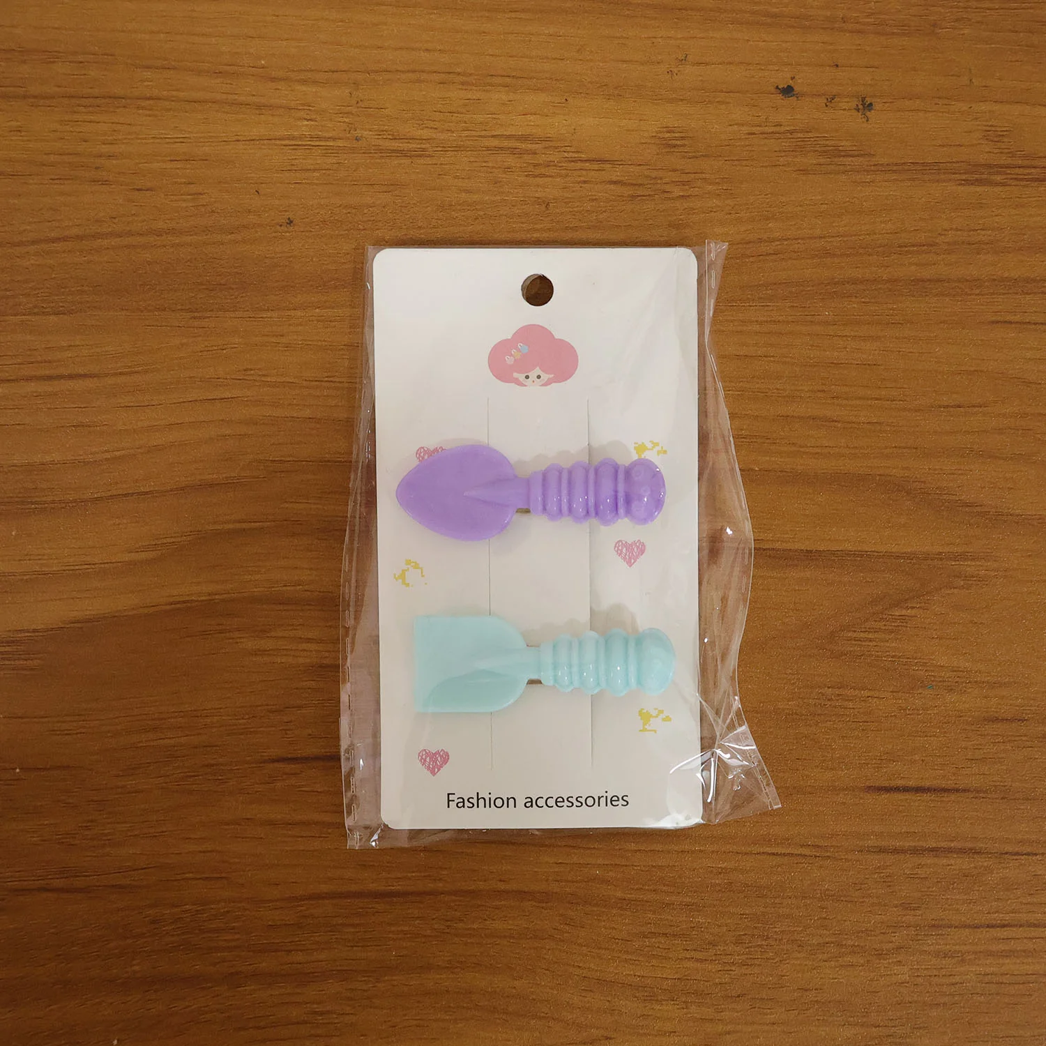 Cute Mini Spade & Leaf Shape Hair Clip Set (2 Pc) - Image 9