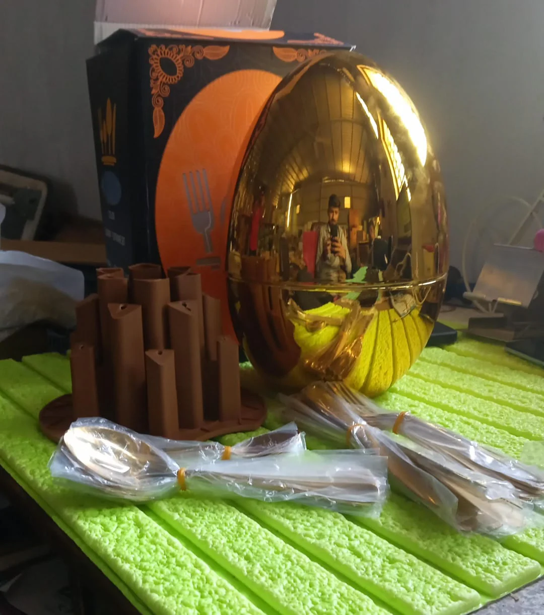 Premium Cutlery Set 24 Pcs with Oval Shaped Stand  (Golden / 24 pcs set) - Image 12
