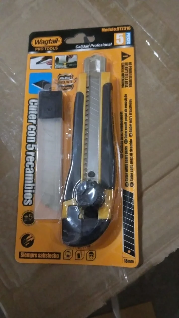 Cutter Knife Set with 4 Replacement Blades (1 Set) - Image 7