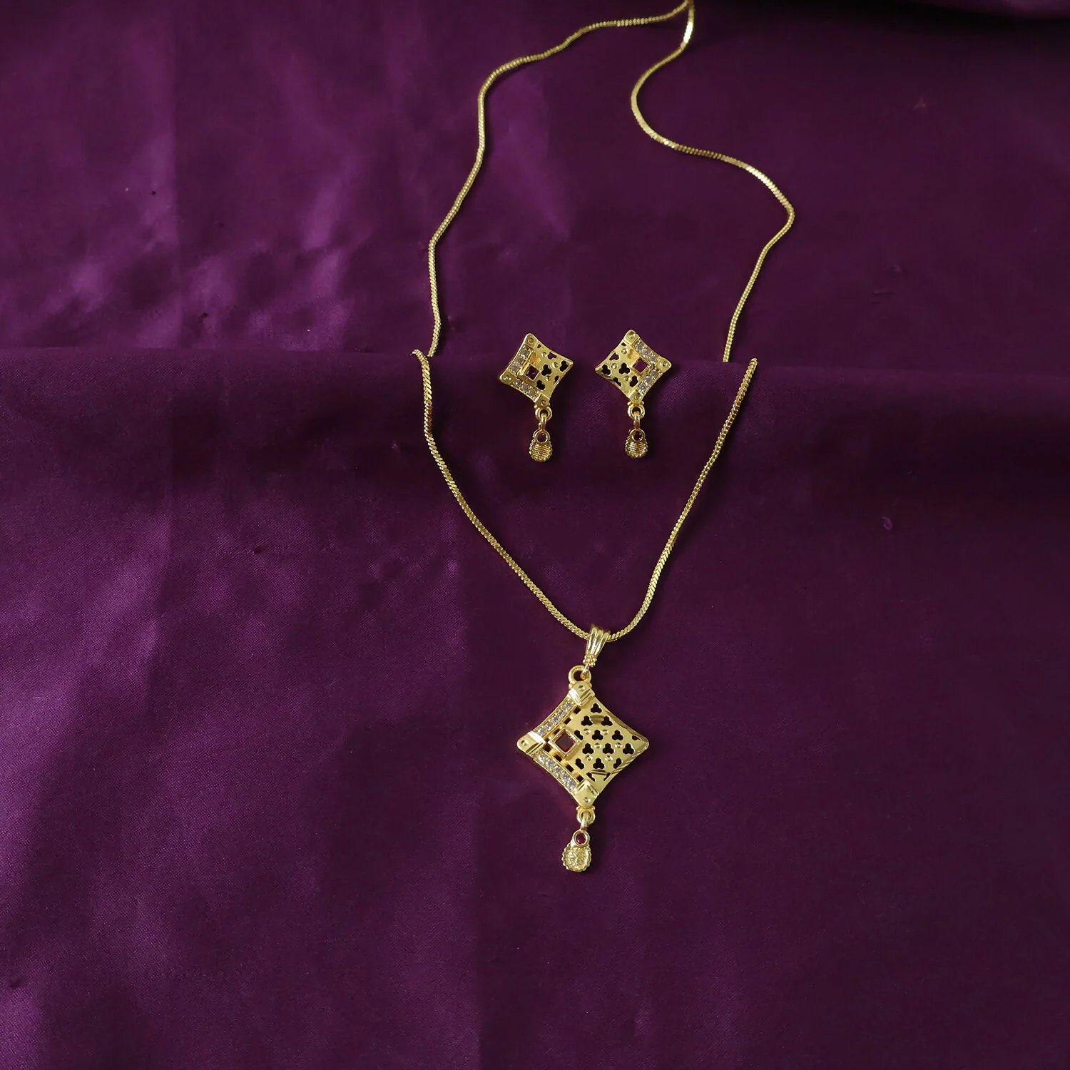 Cutwork Square Gold Pendant and Earring Set Elegant Traditional Jewelry Set - Image 6