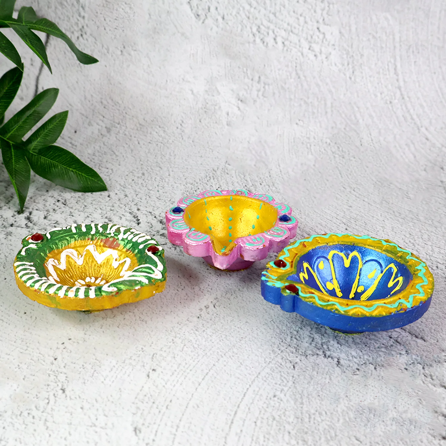 Decorative Hand-Painted Clay Diya Set (6 Pc) - Image 3