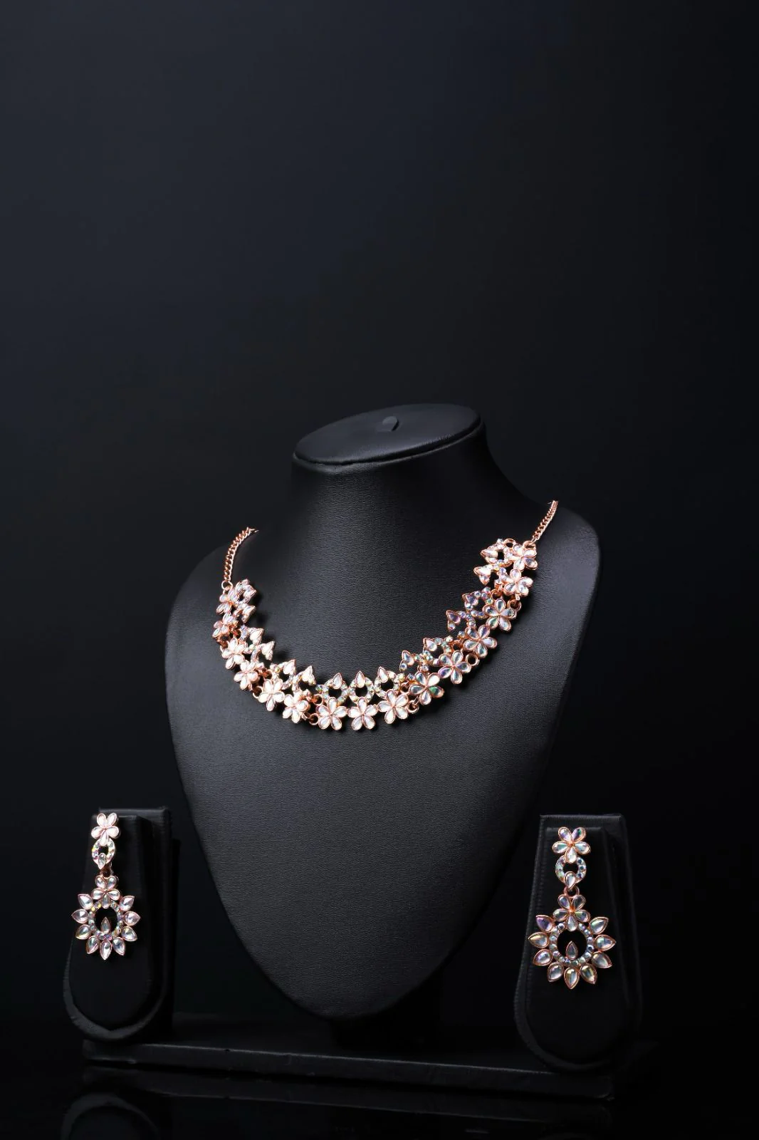 Designer Fashionable Earring And Necklace Set For Women - Image 2