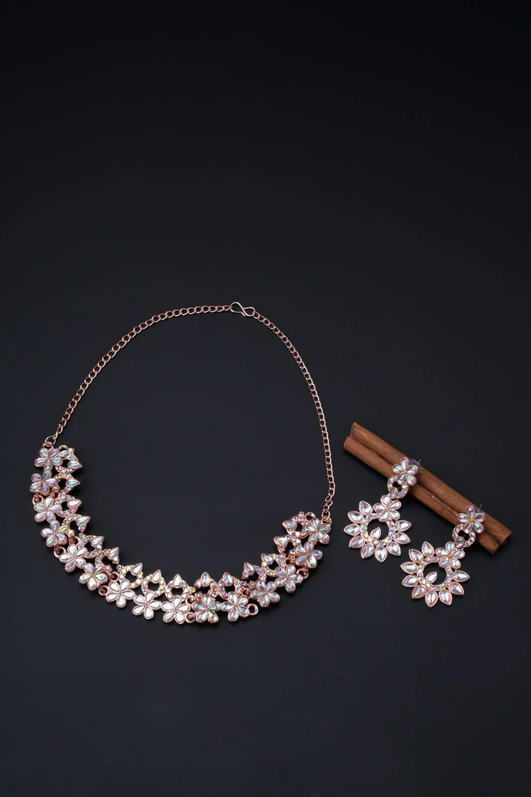 Designer Fashionable Earring And Necklace Set For Women - Image 3