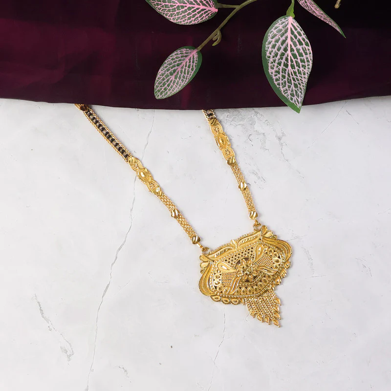 Designer Maharashtrian Mangalsutra Set – Elegant Pendant with Matching Earrings - Image 3