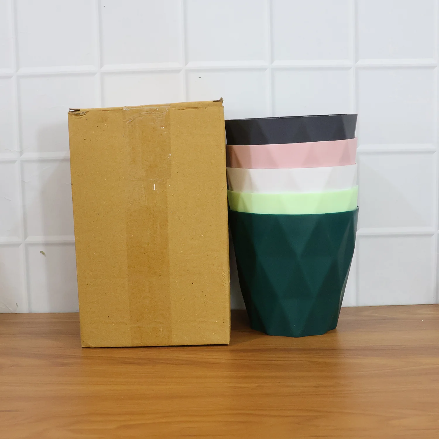Diamond Design Plastic Flower Pot Set with Drain Tray (5 Pc) - Image 8