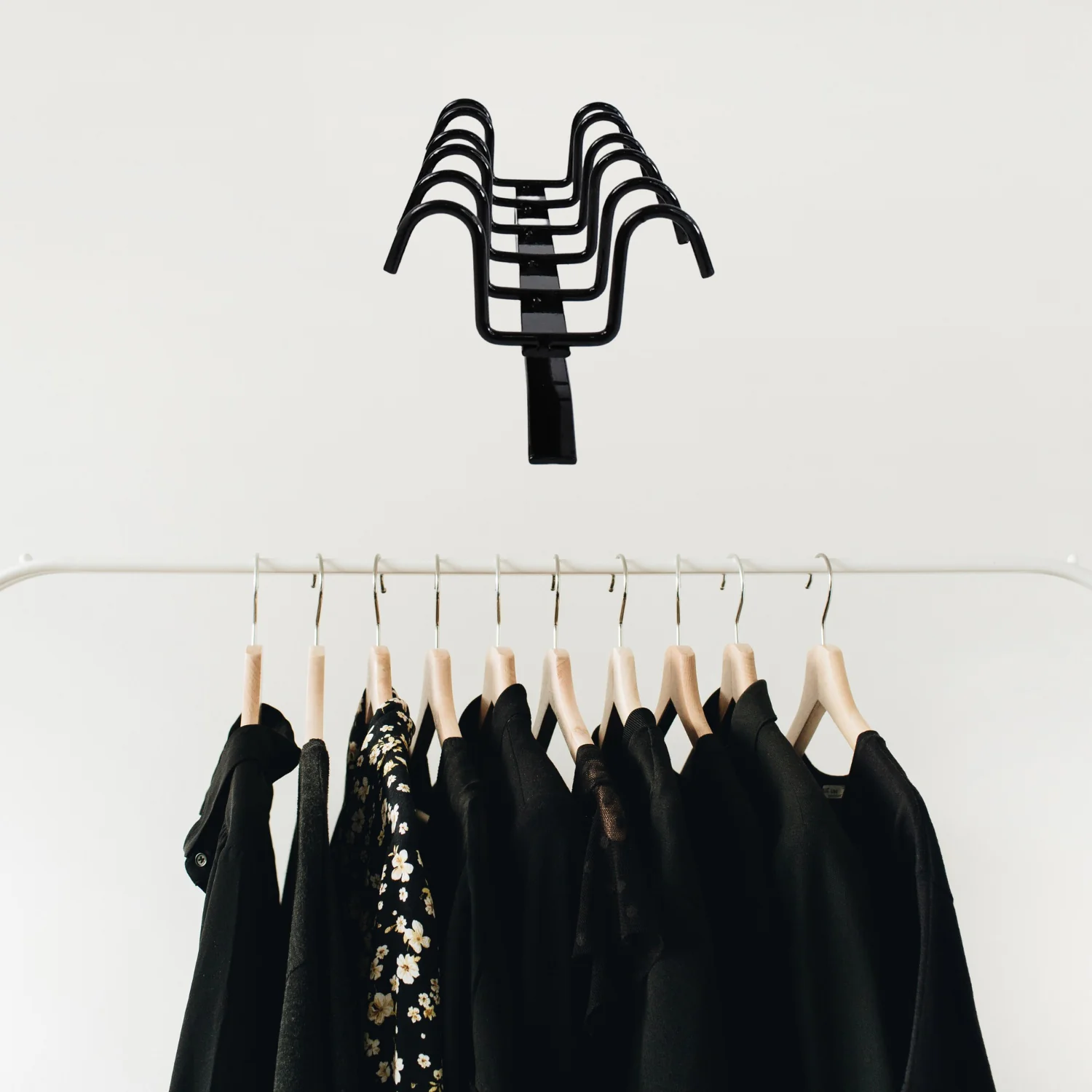 Double-Row Metal cupholder Rack, Multi-Purpose Iron Hanger with 6 Hooks (1 Pc) - Image 5
