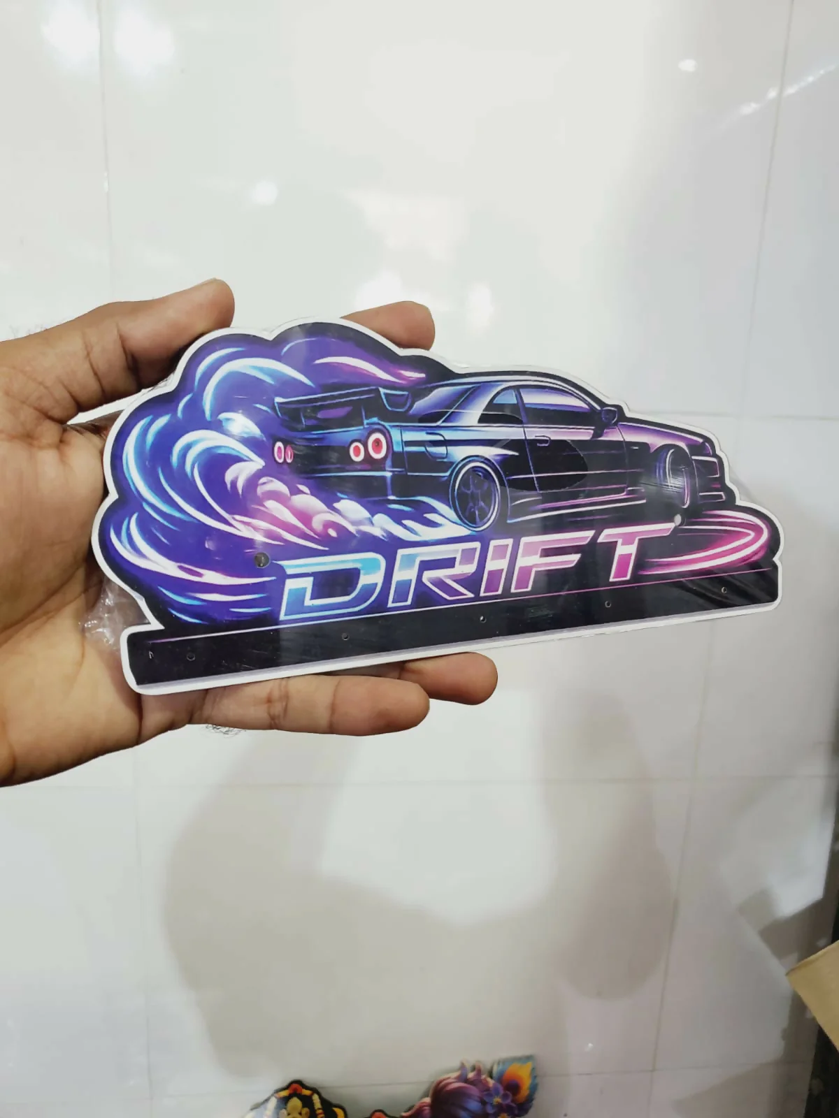 Drift Car Design Key Holder with 5 Hooks for Organizing Keys and Accessories (8x6 Inch) - Image 3
