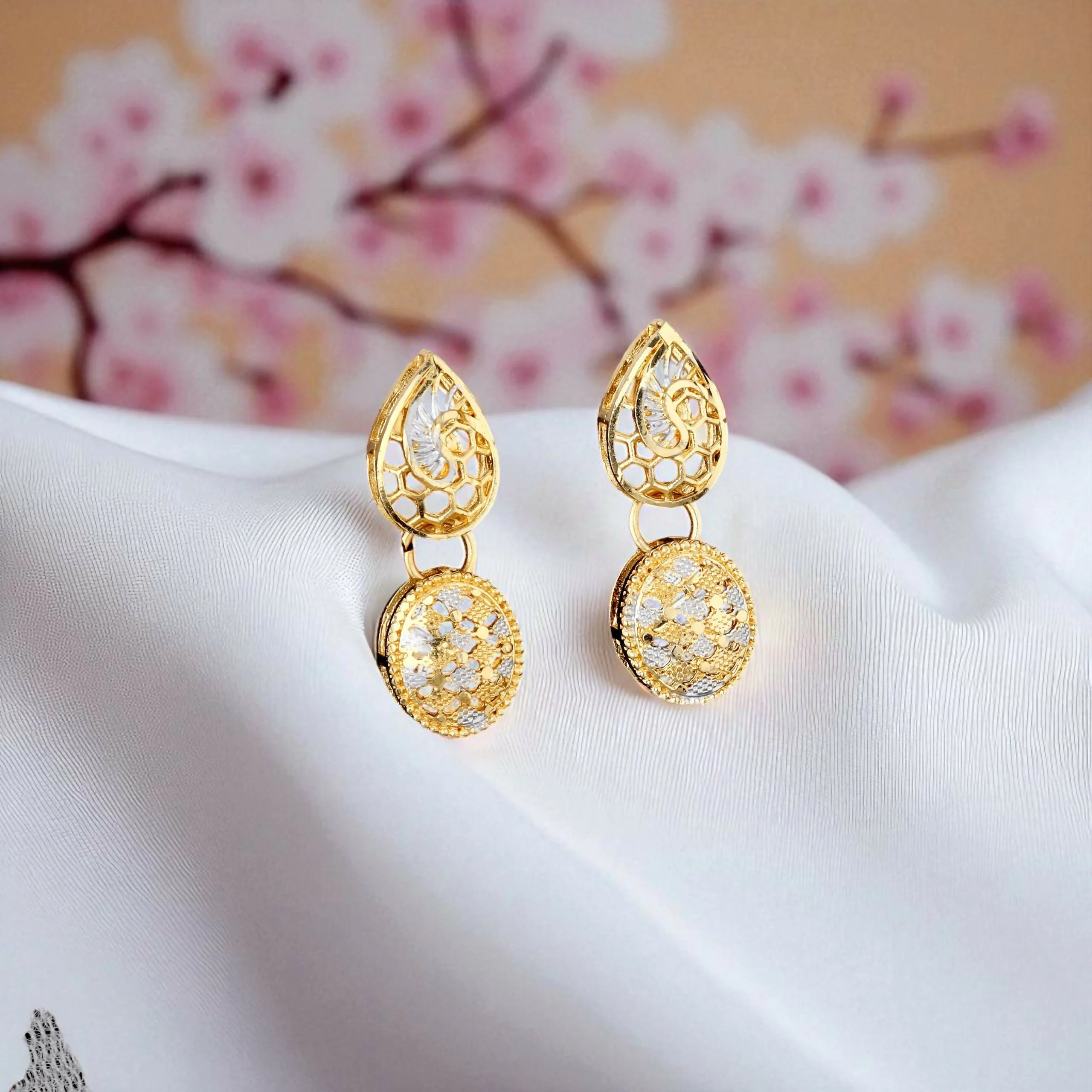 Dual-Tone Gold Plated Geometric Pattern Link Necklace Set - Image 4