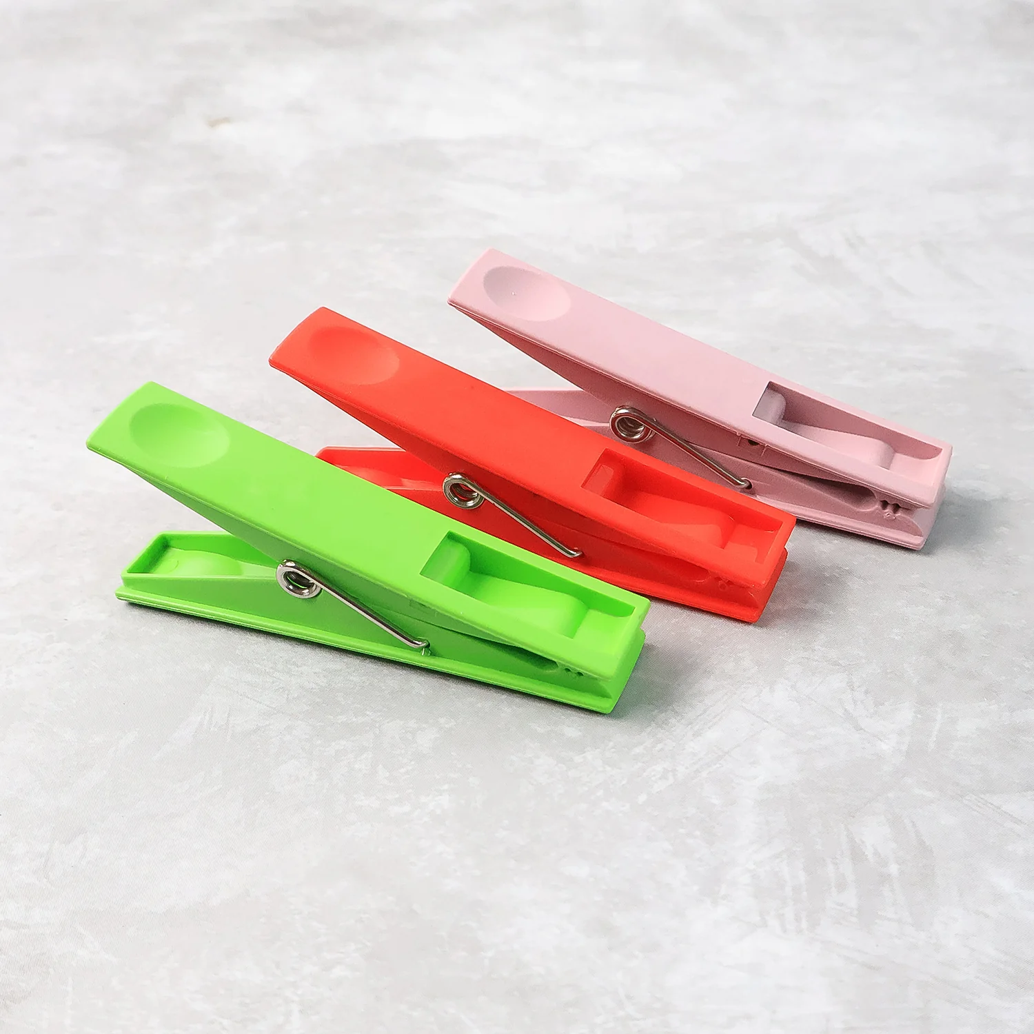 Cloth Clips Set of 12 – Strong Grip Plastic Laundry Pegs with Stainless Steel - Image 7