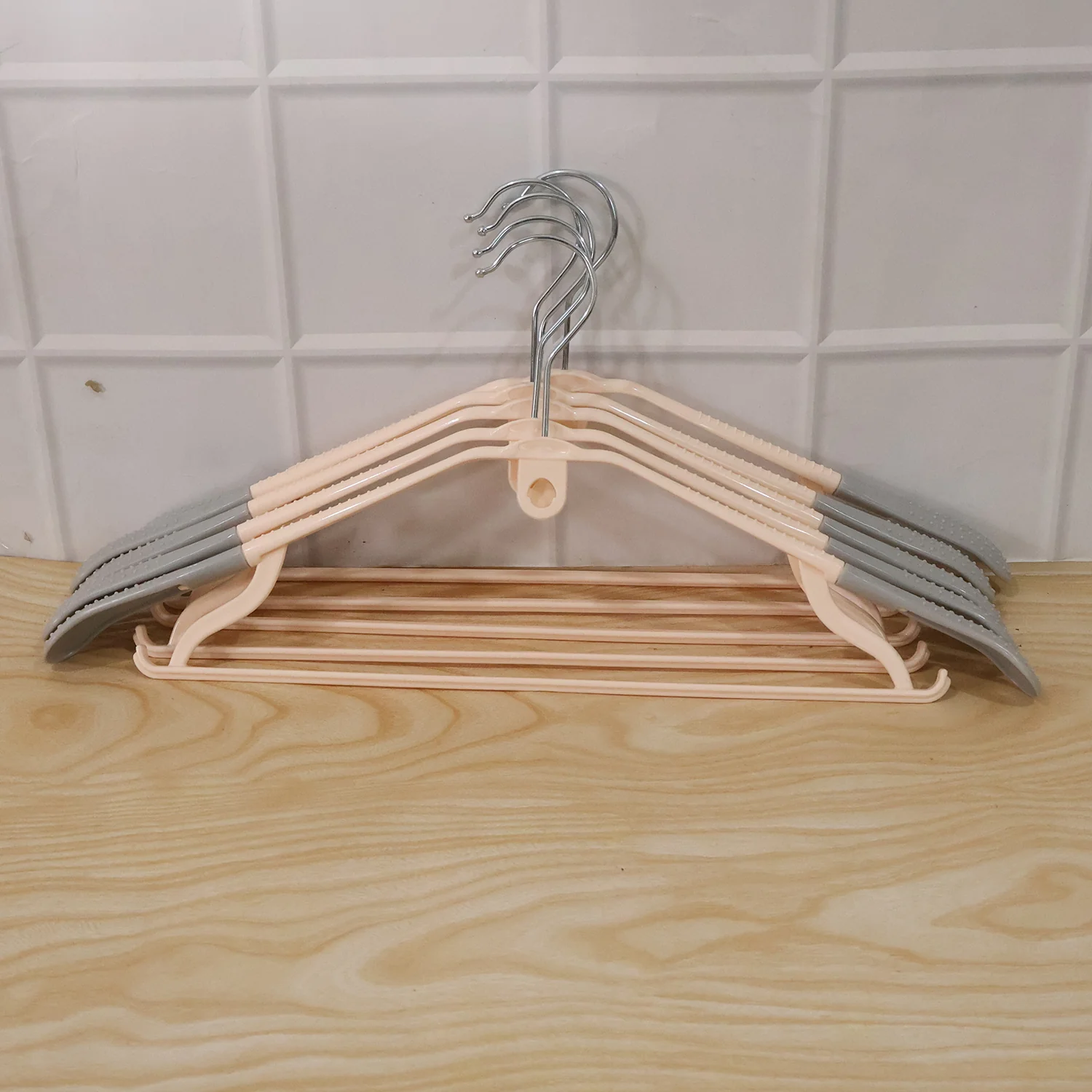 Durable Plastic Clothes Hangers Set (5 Pc Set) - Image 8