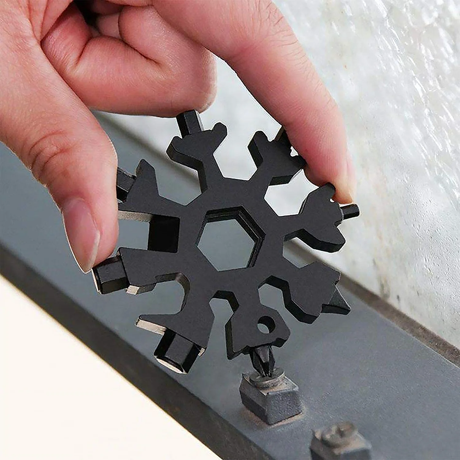 Durable 18-in-1 Snowflake Multi-Tool – Portable Bottle Opener, Screwdriver & Wrench - Image 5