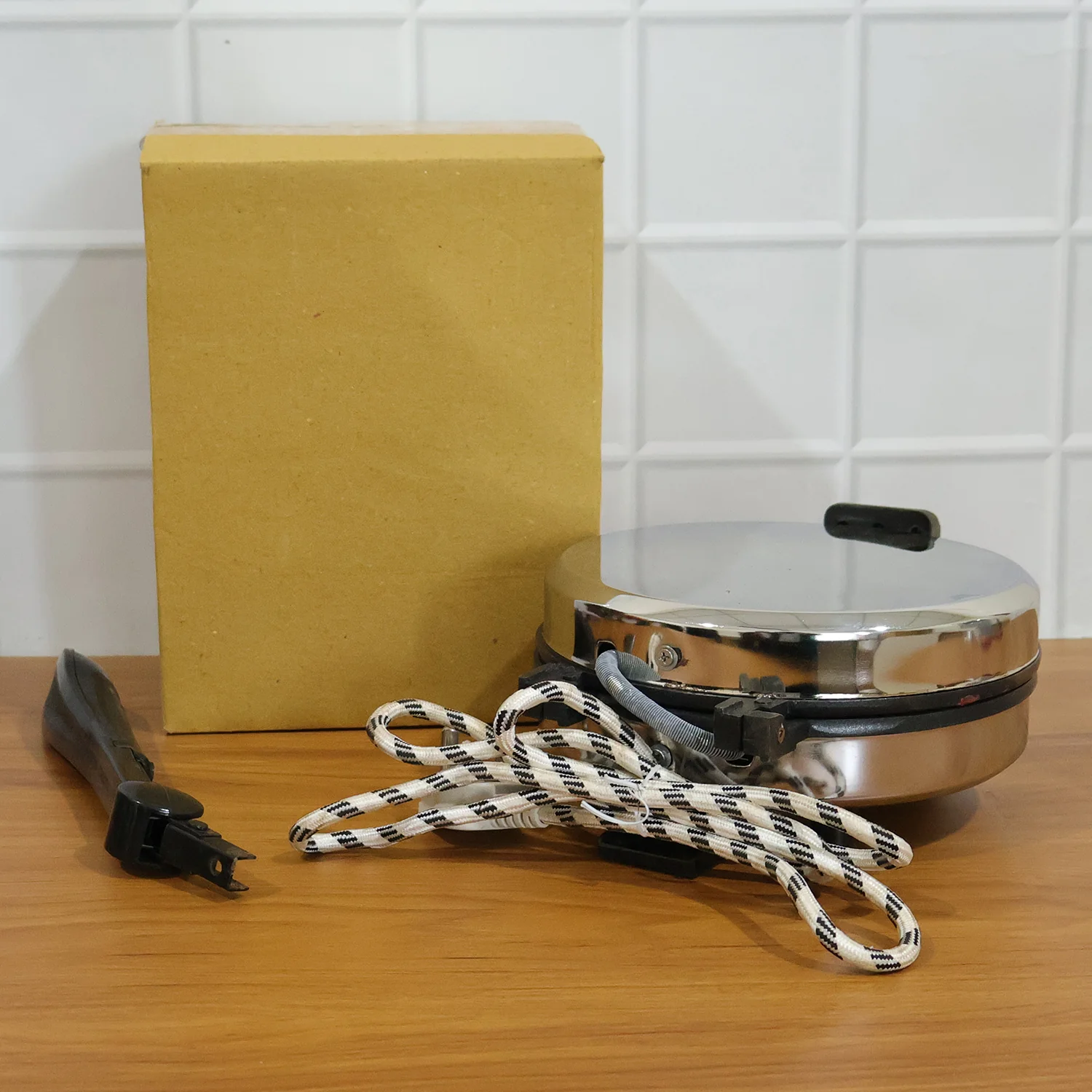 Electric Roti Maker with Stainless Steel Heating Plate (1 Pc) - Image 8