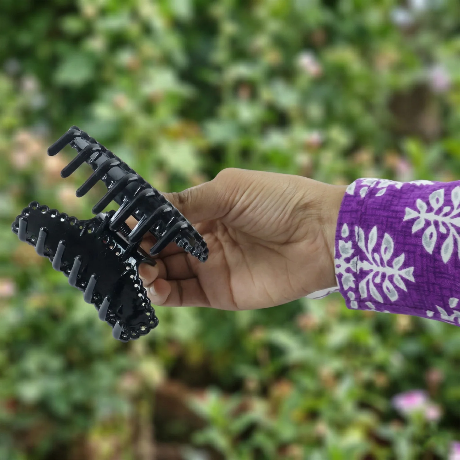 Elegant Black Hair Claw Clip (1 Pc) - Image 4
