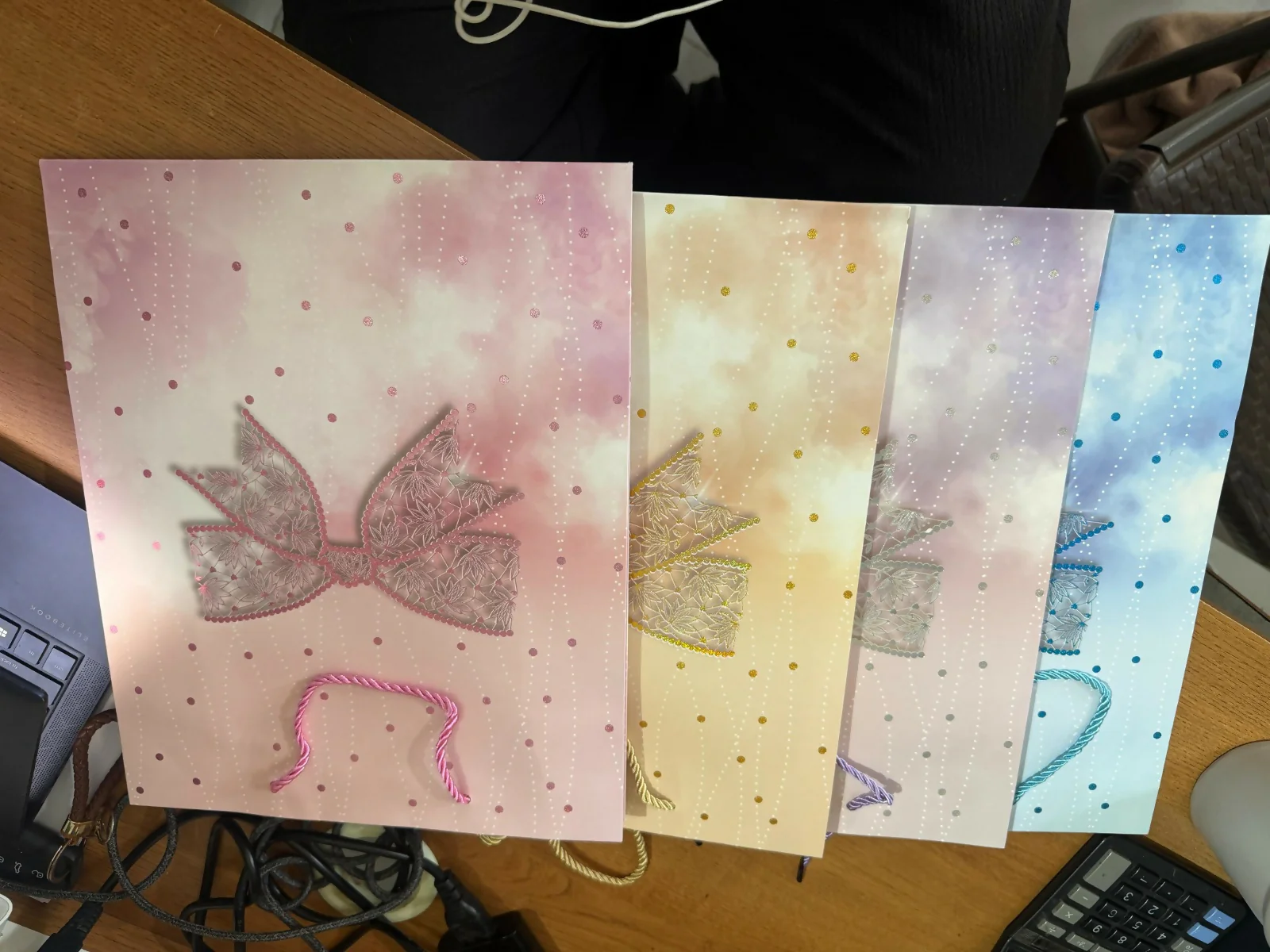 Elegant Bow Design Gift Paper Bag with Handle for Gifting - Image 5