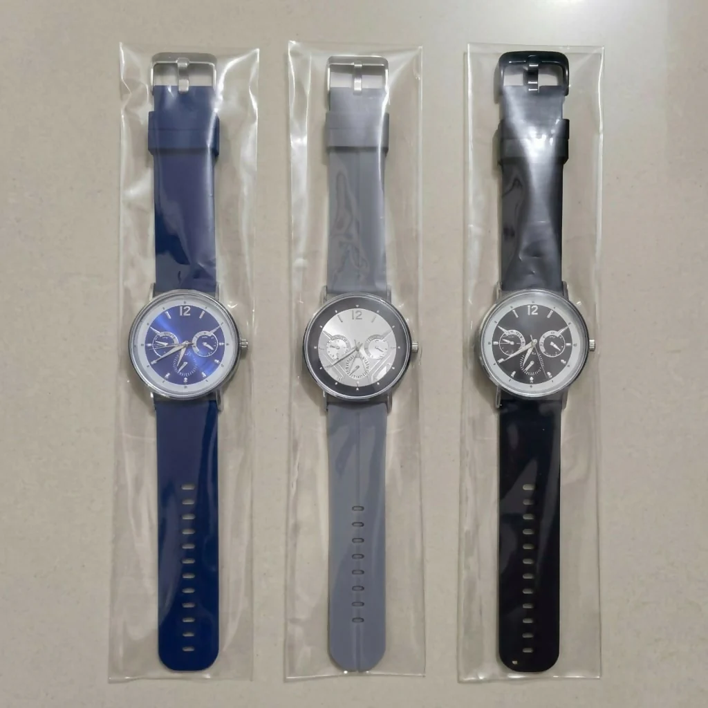 Elegant Chronograph Watch with Rubber Strap and Dual Subdials for Men - Image 5