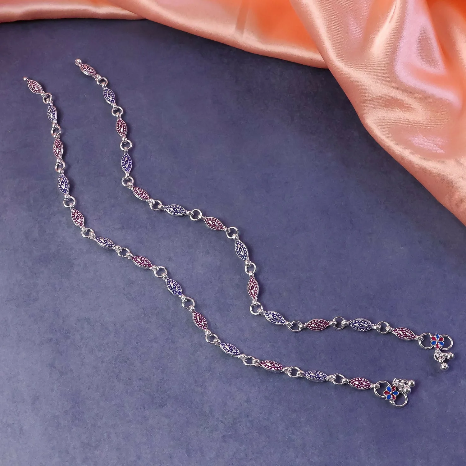 Elegant Dual Tone Leaf Link Payal Anklet with Floral Charm Stylish Design - Image 4