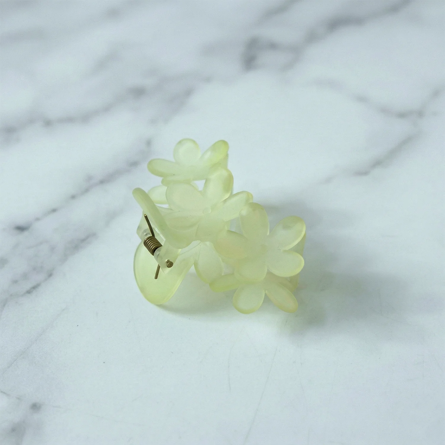 Elegant Floral Design Hair Claw Clip for Women (1 Pc) - Image 7