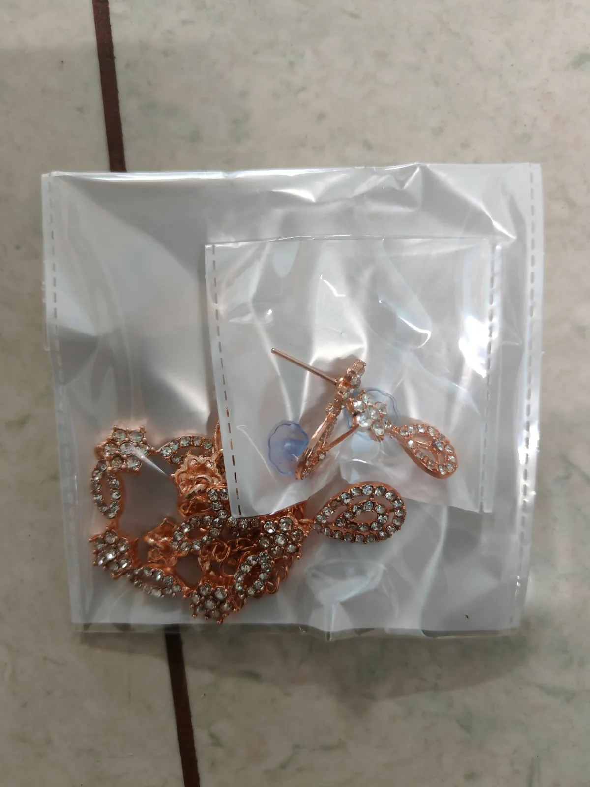 Elegant Floral Necklace & Earrings Set with Stone Accents - Image 5