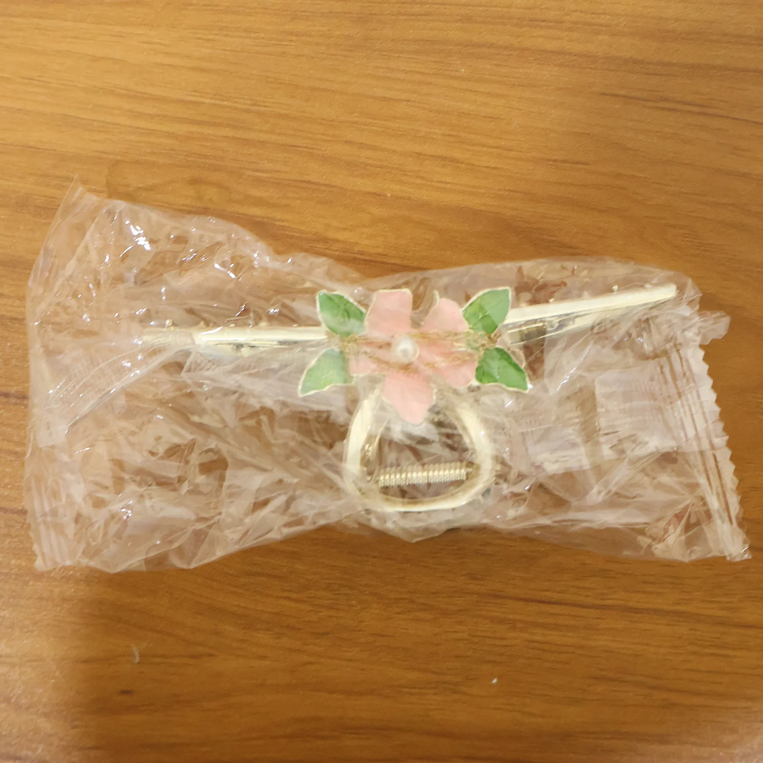 Elegant Floral Pearl Chain Hair Claw Clip (1 Pc) - Image 7