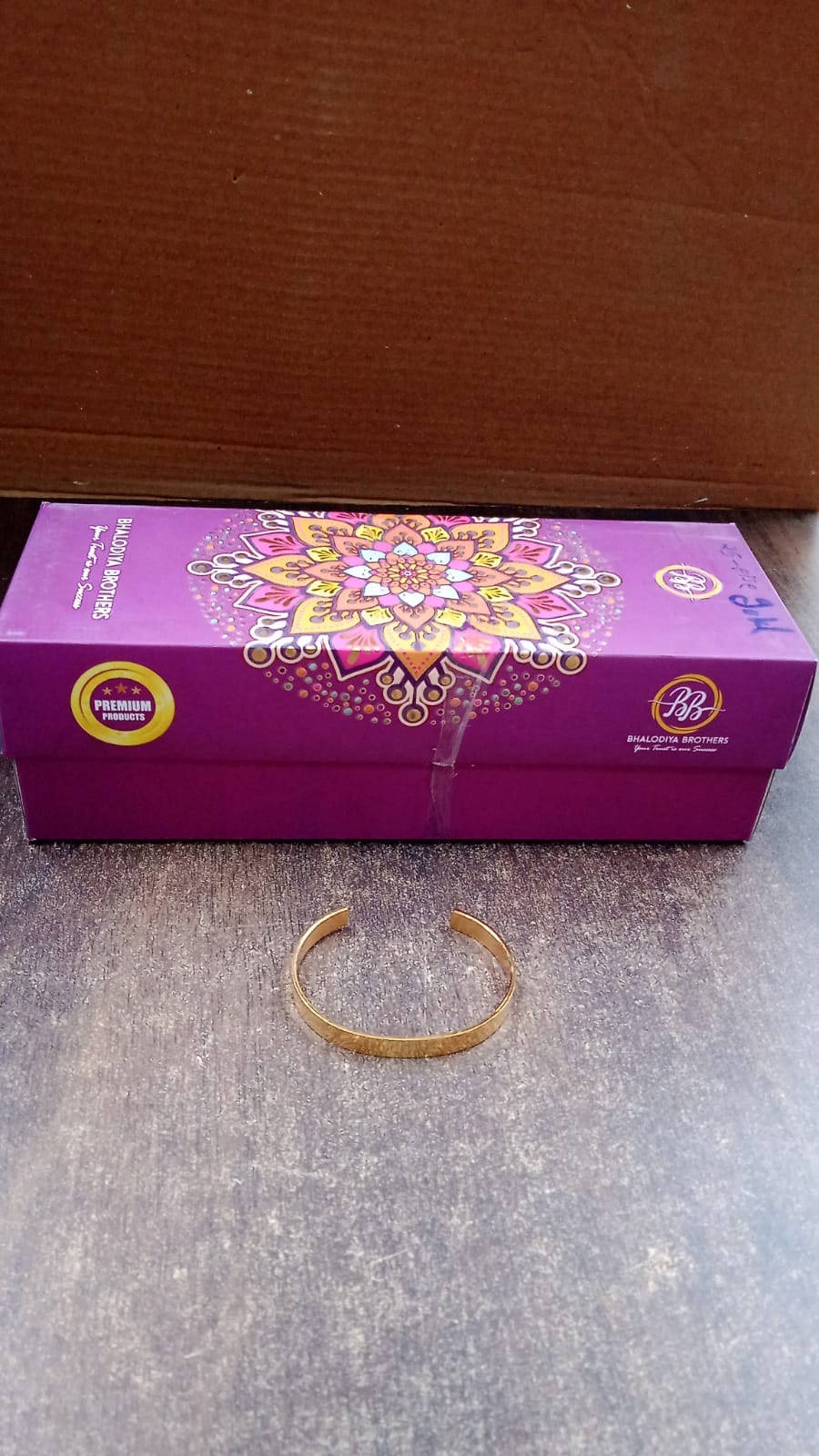 Elegant Gold Finish Open Cuff Bracelet Kada (1 Pc) - Image 7