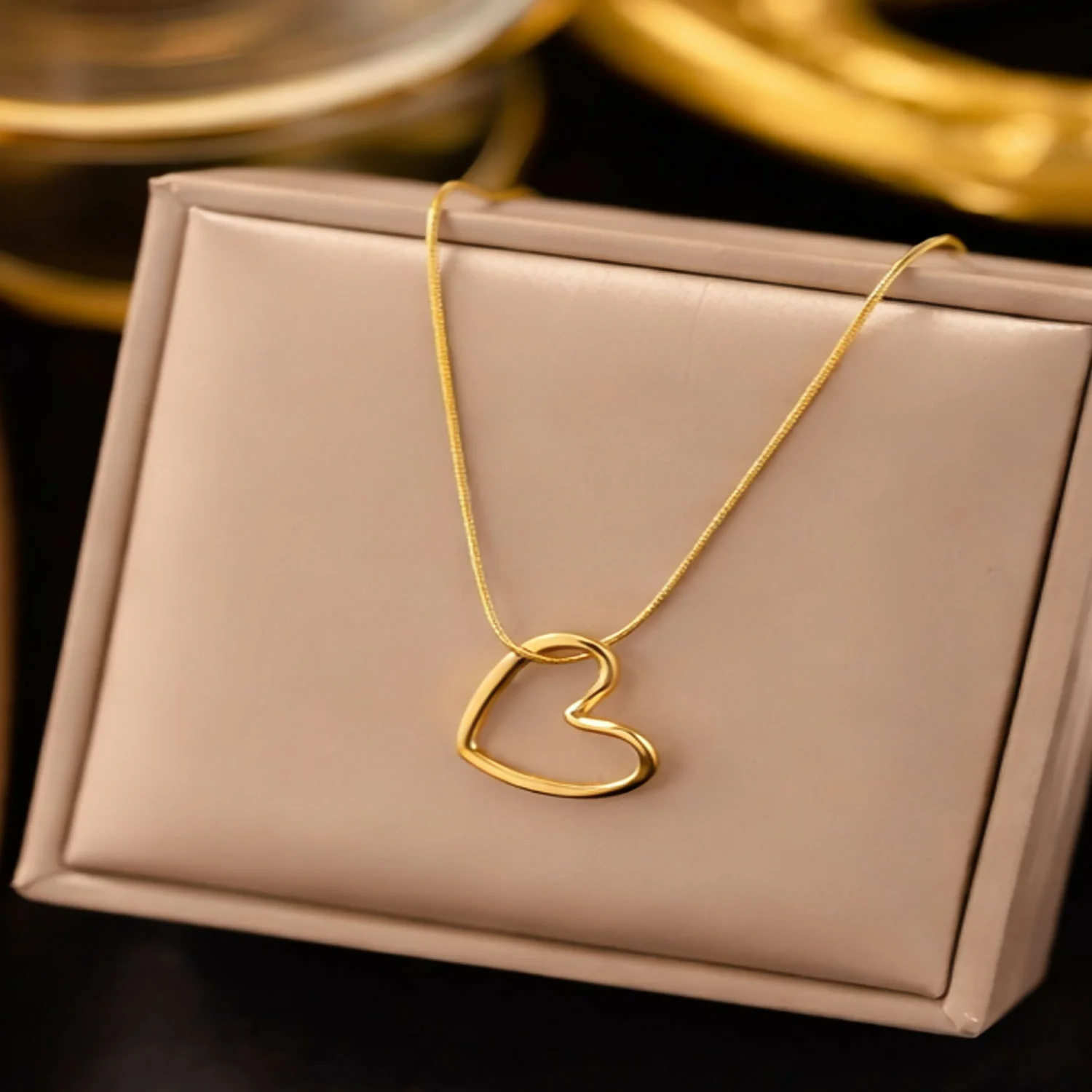 Elegant Gold Heart Pendant Necklace for Women – Minimalist Love Charm Jewelry - Image 3