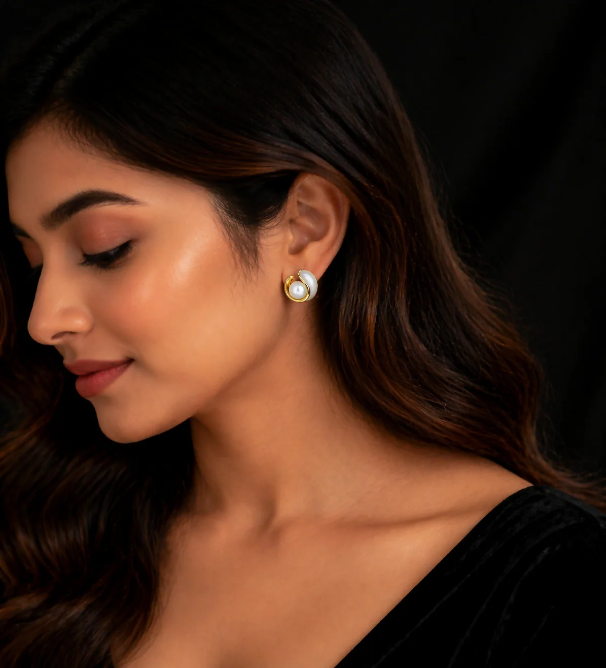 Elegant Gold Pearl Stud Earrings for Women Minimal Korean Style Jewelry - Image 3