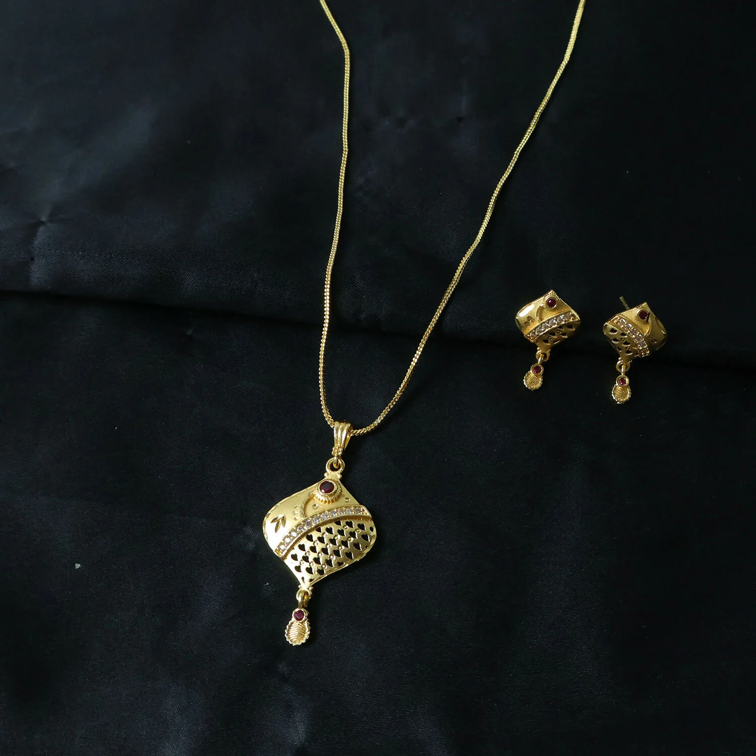 Elegant Gold Pendant and Earring Set Stylish Traditional Jewelry Set for Women - Image 5