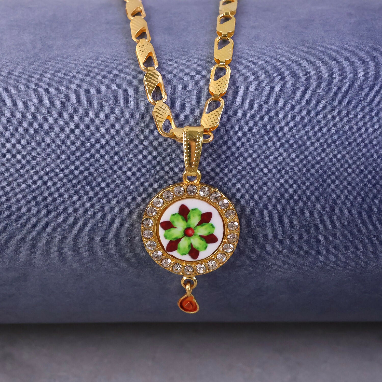 Elegant Gold Plated Pendant Necklace with Floral Design - Image 2