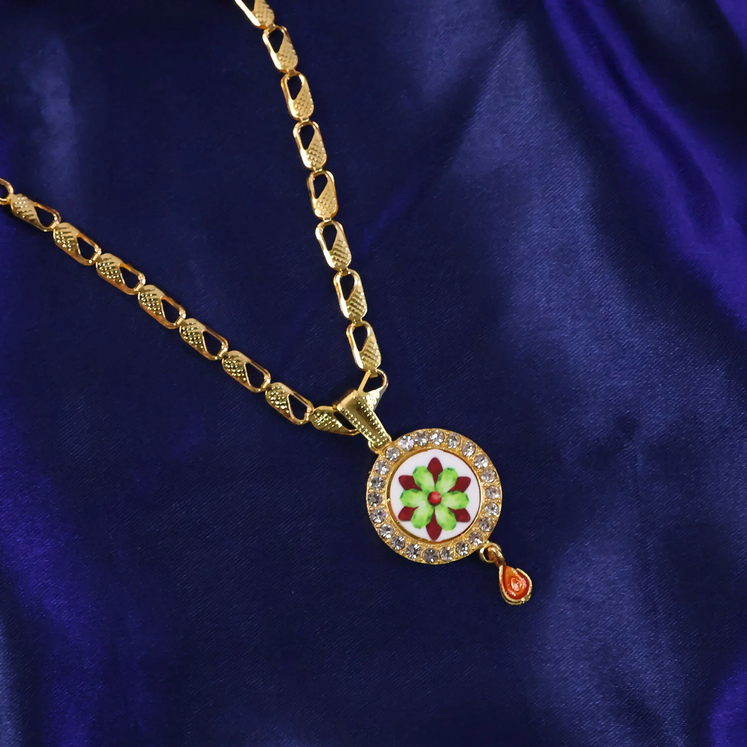 Elegant Gold Plated Pendant Necklace with Floral Design - Image 3